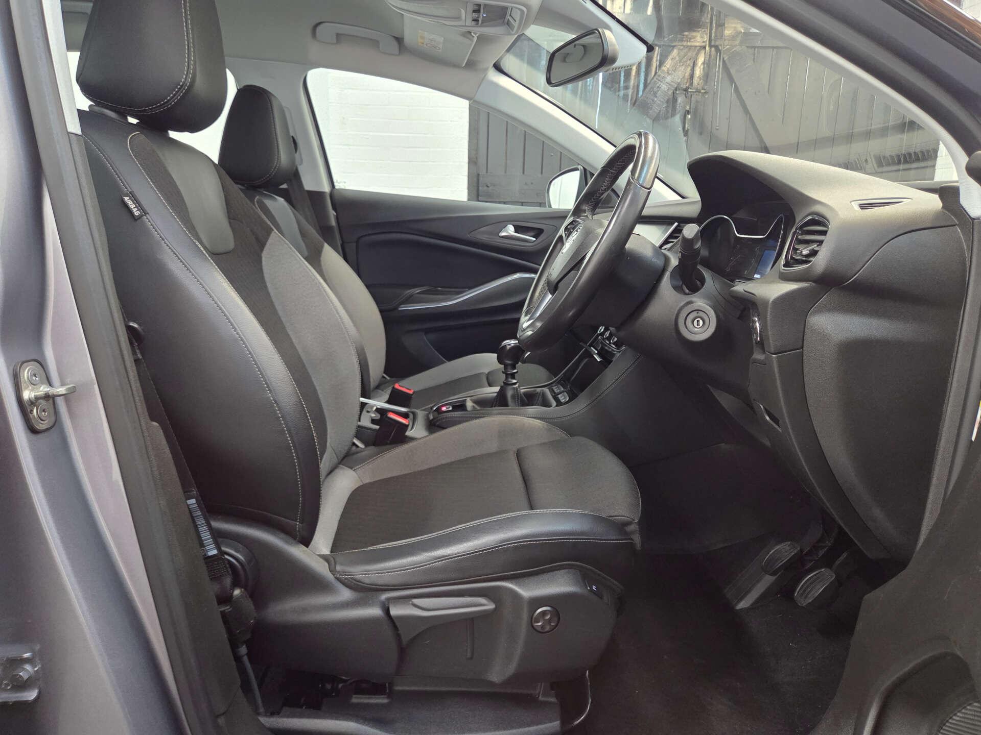 Vauxhall Grandland X view 8