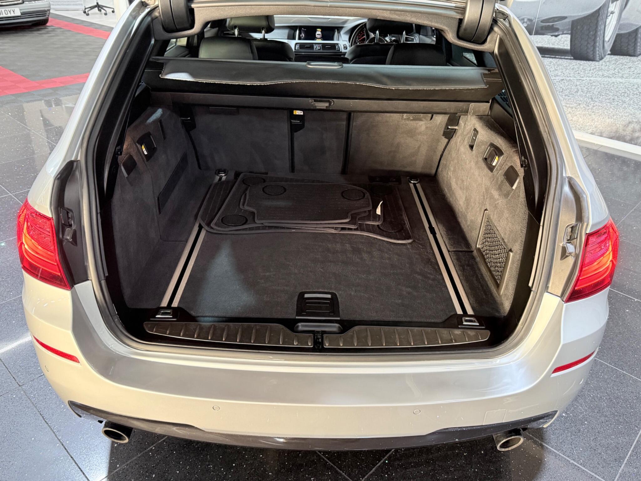 BMW 5 Series view 24