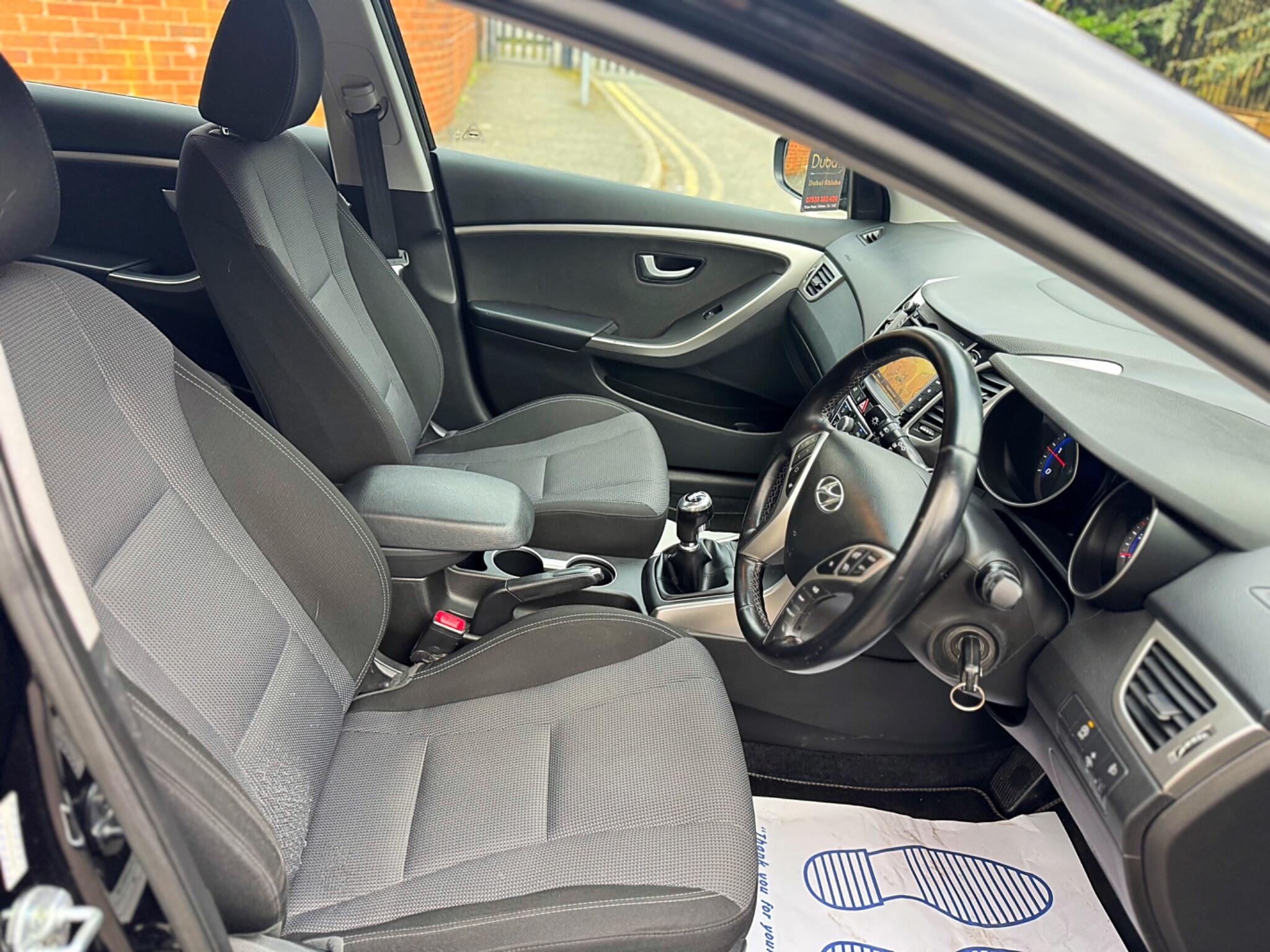 2016 Hyundai i30 1.6 CRDi Blue Drive SE Nav Euro 6 (s/s) 5dr image 32