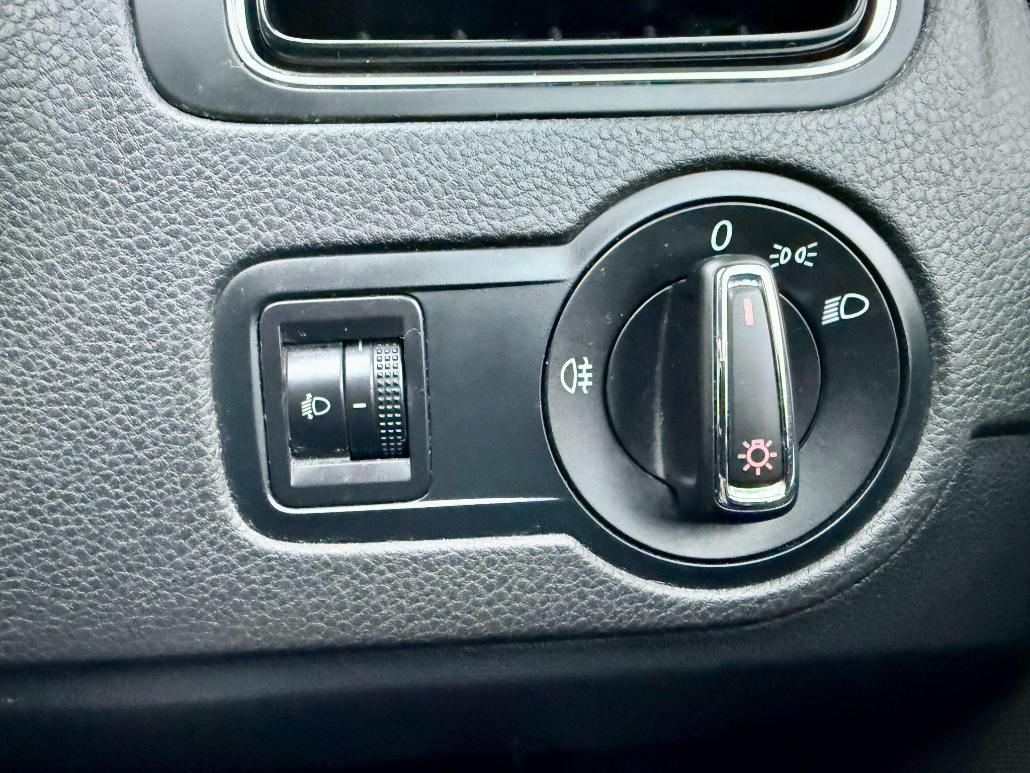 2015 Volkswagen Polo image 29