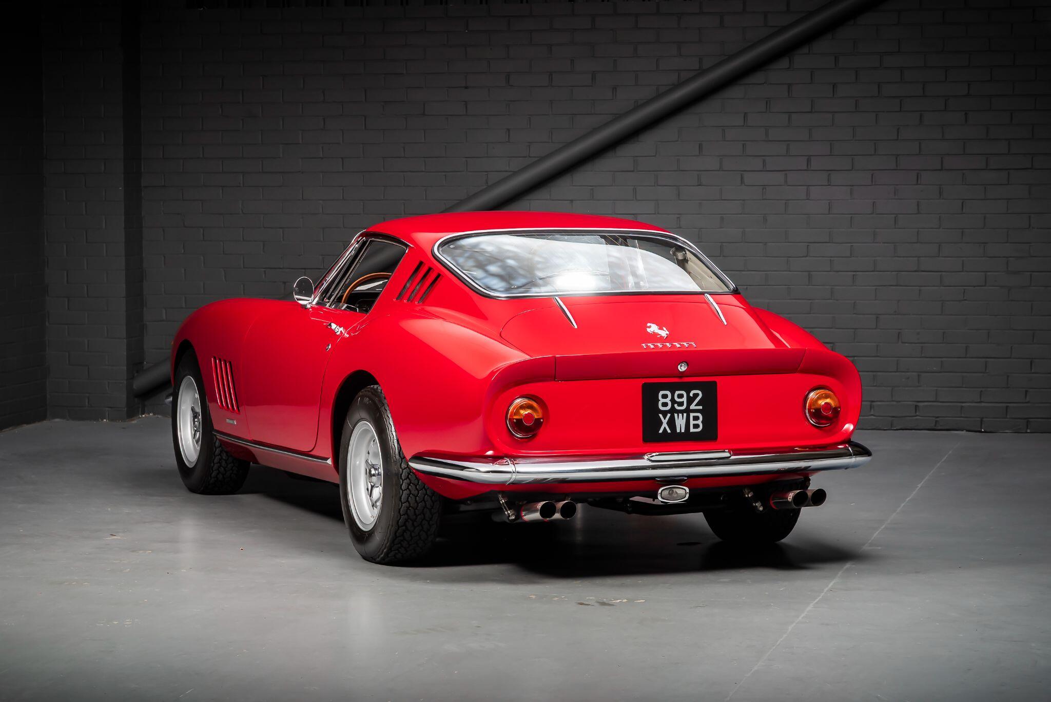 Ferrari 275 view 9