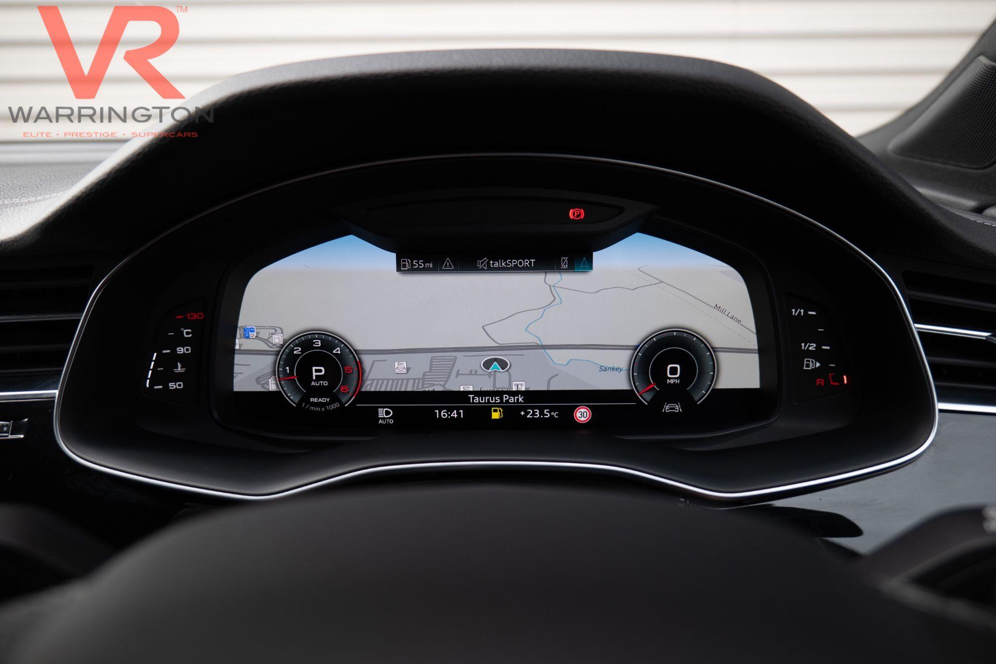 Audi Q7 view 12