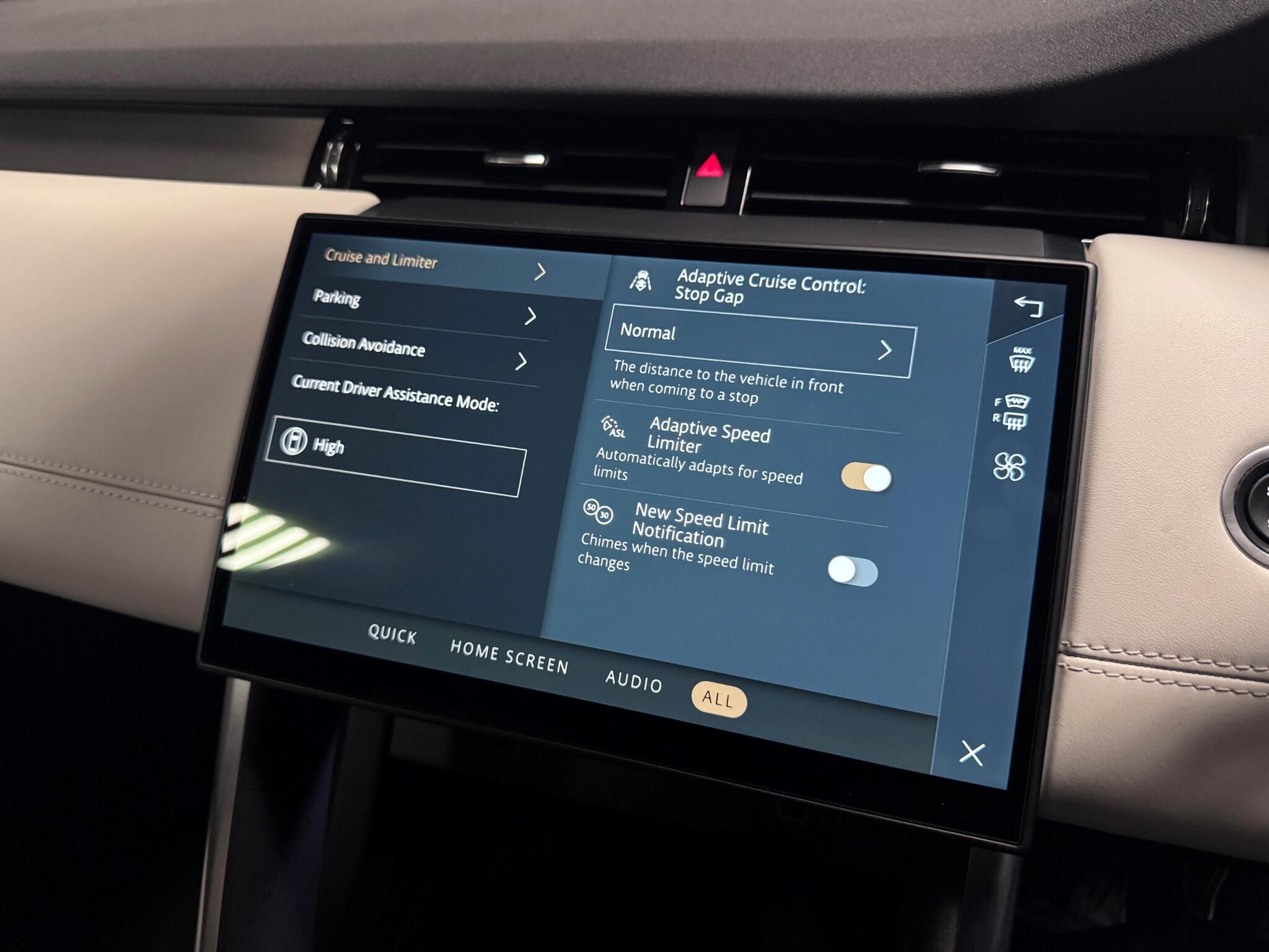Land Rover Discovery Sport view 58