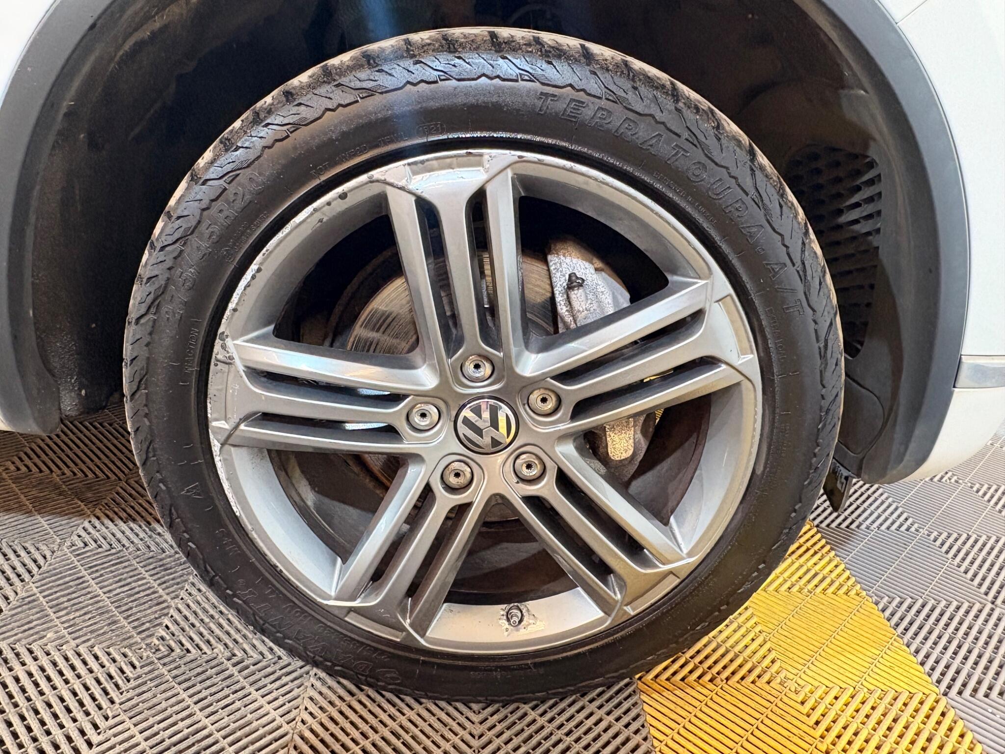 Volkswagen Touareg view 35