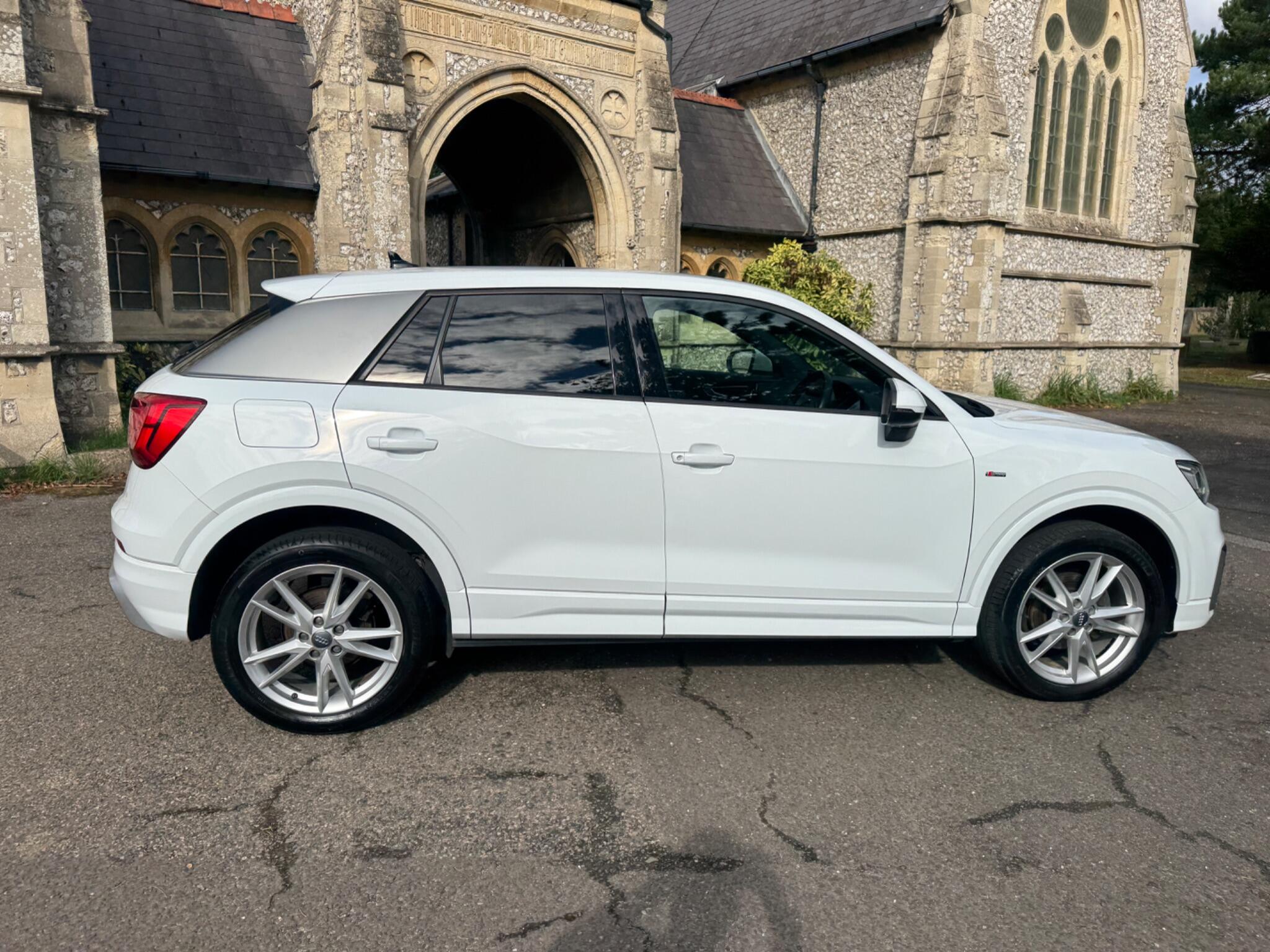 Audi Q2 view 20