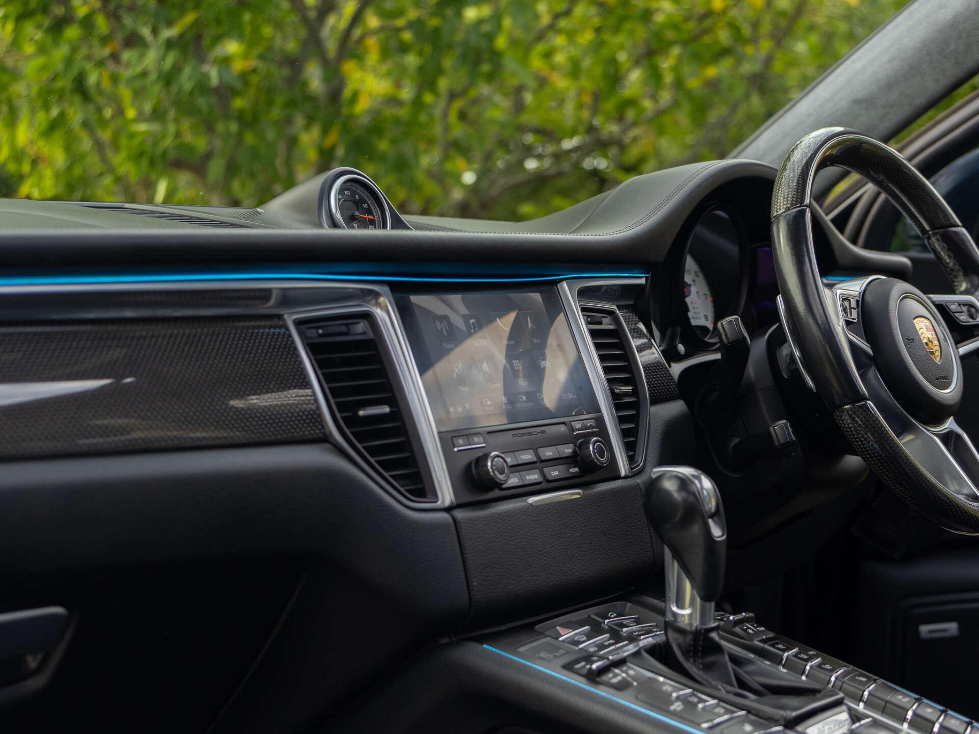 Porsche Macan view 18