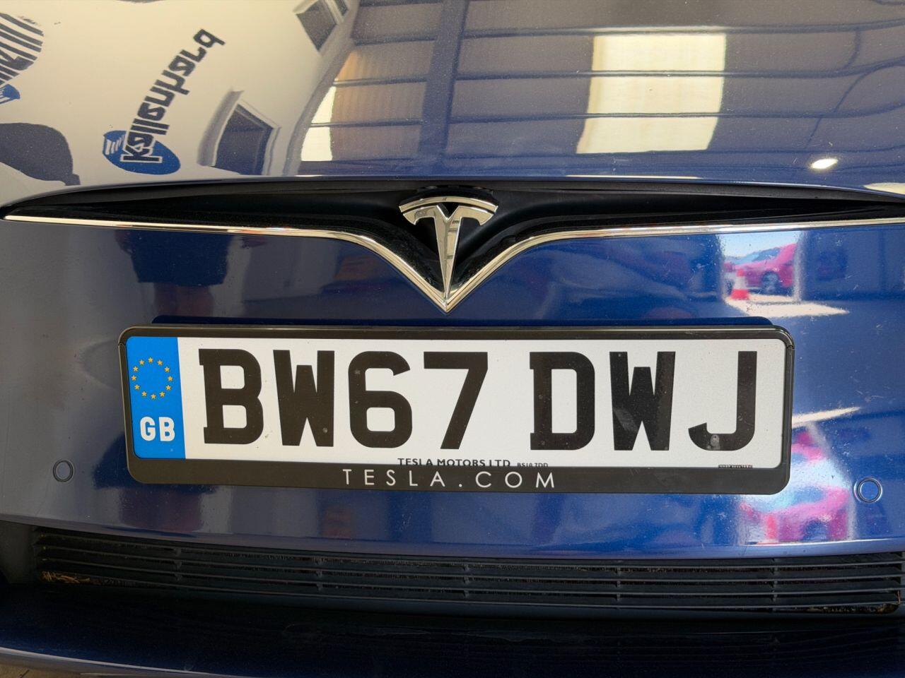 Tesla Model S view 23