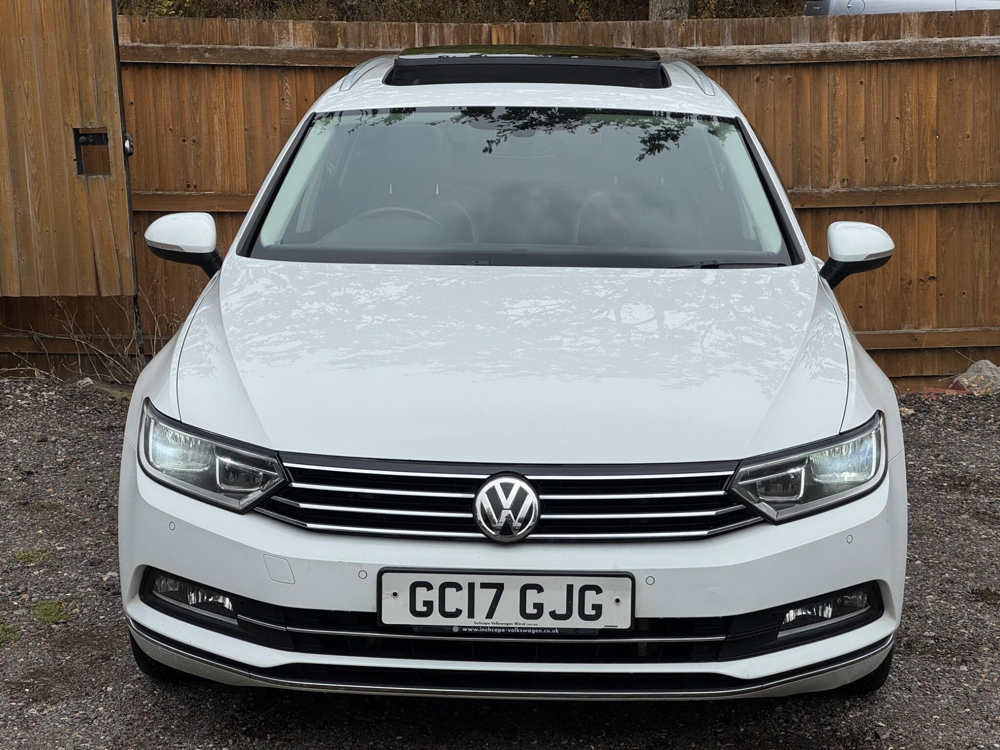Volkswagen Passat view 2