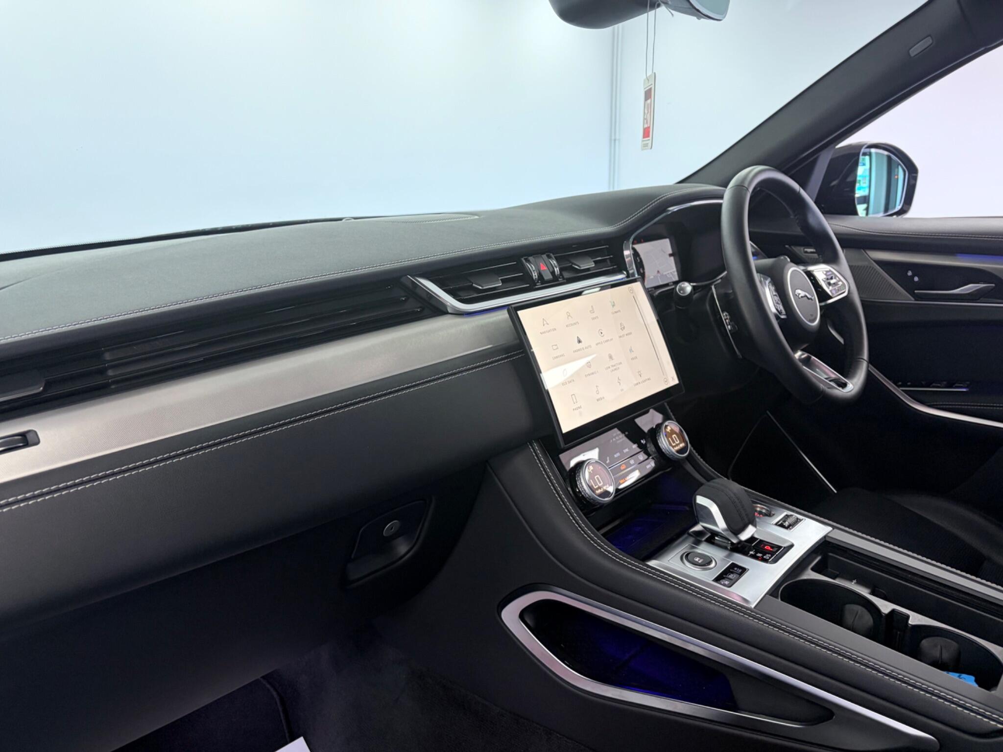 Jaguar F-Pace view 8