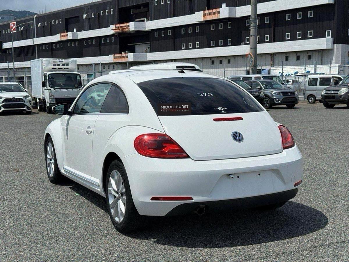 Volkswagen Beetle view 3