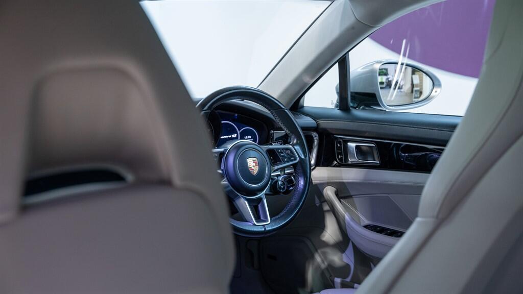 Porsche Panamera view 38