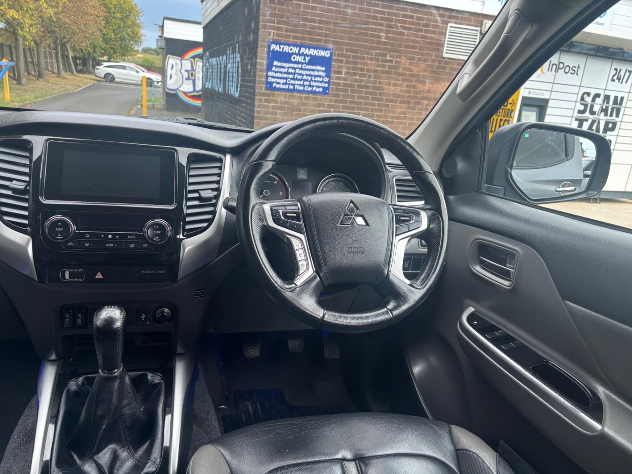 Mitsubishi L200 view 10