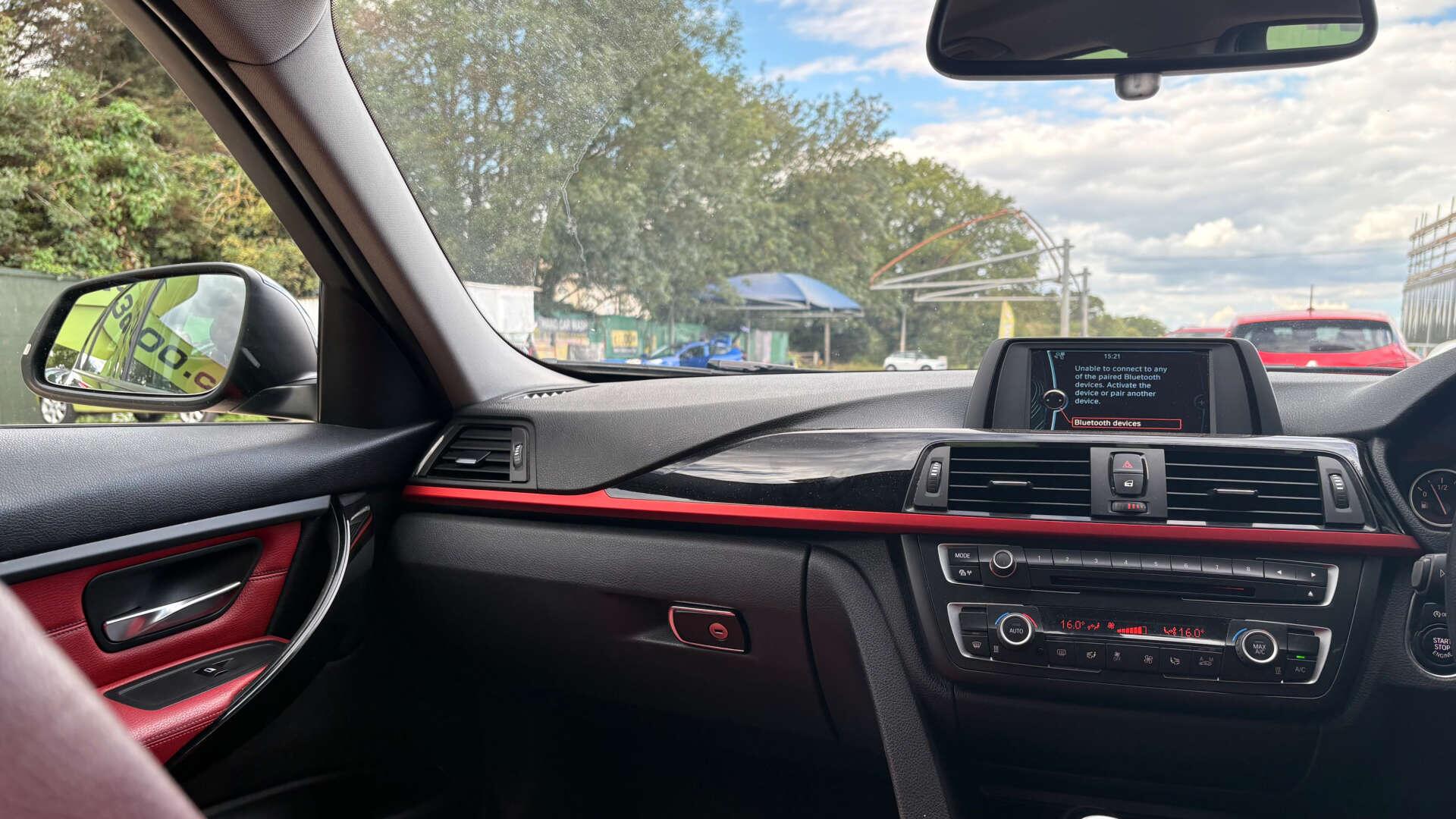 BMW 3 Series view 5