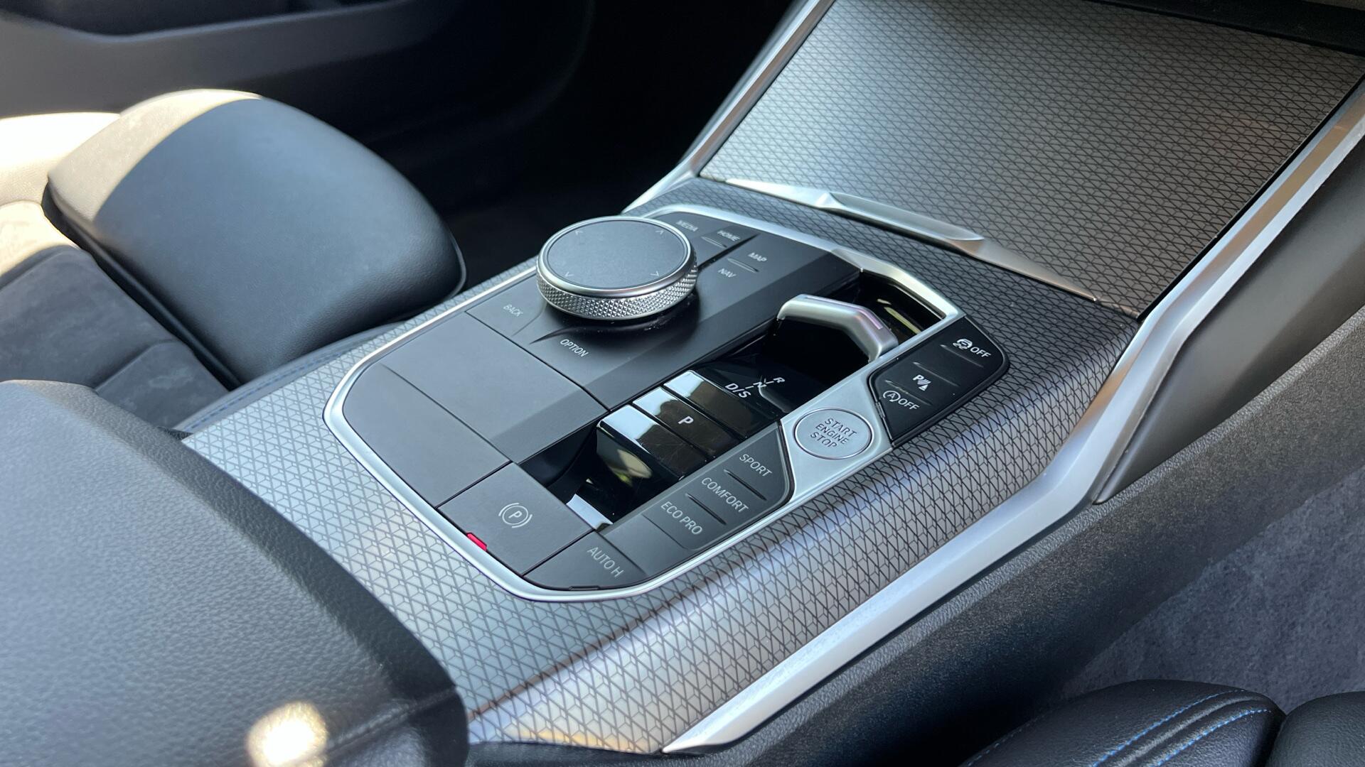 BMW 3 Series view 10