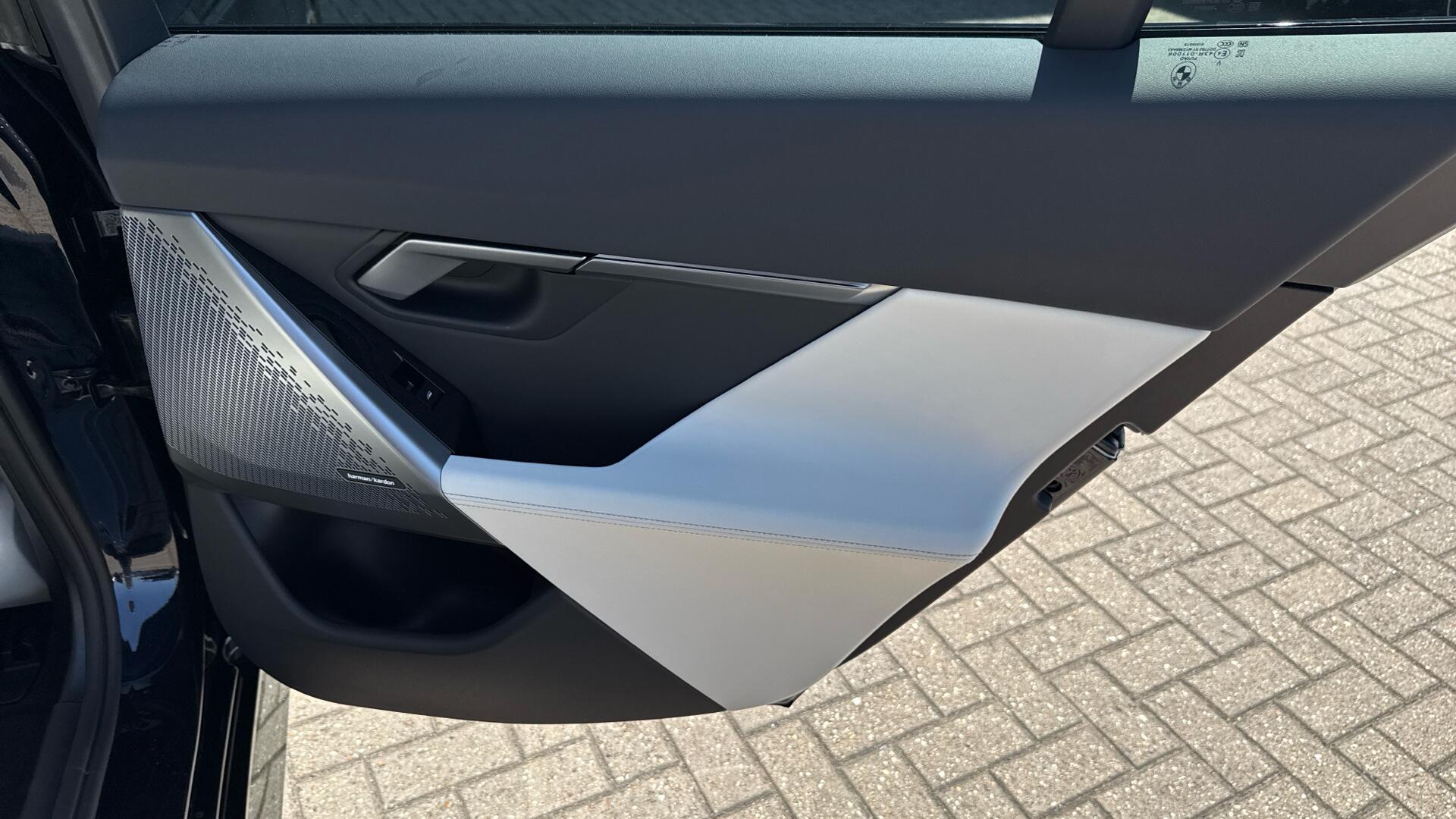 BMW 5 Series view 36