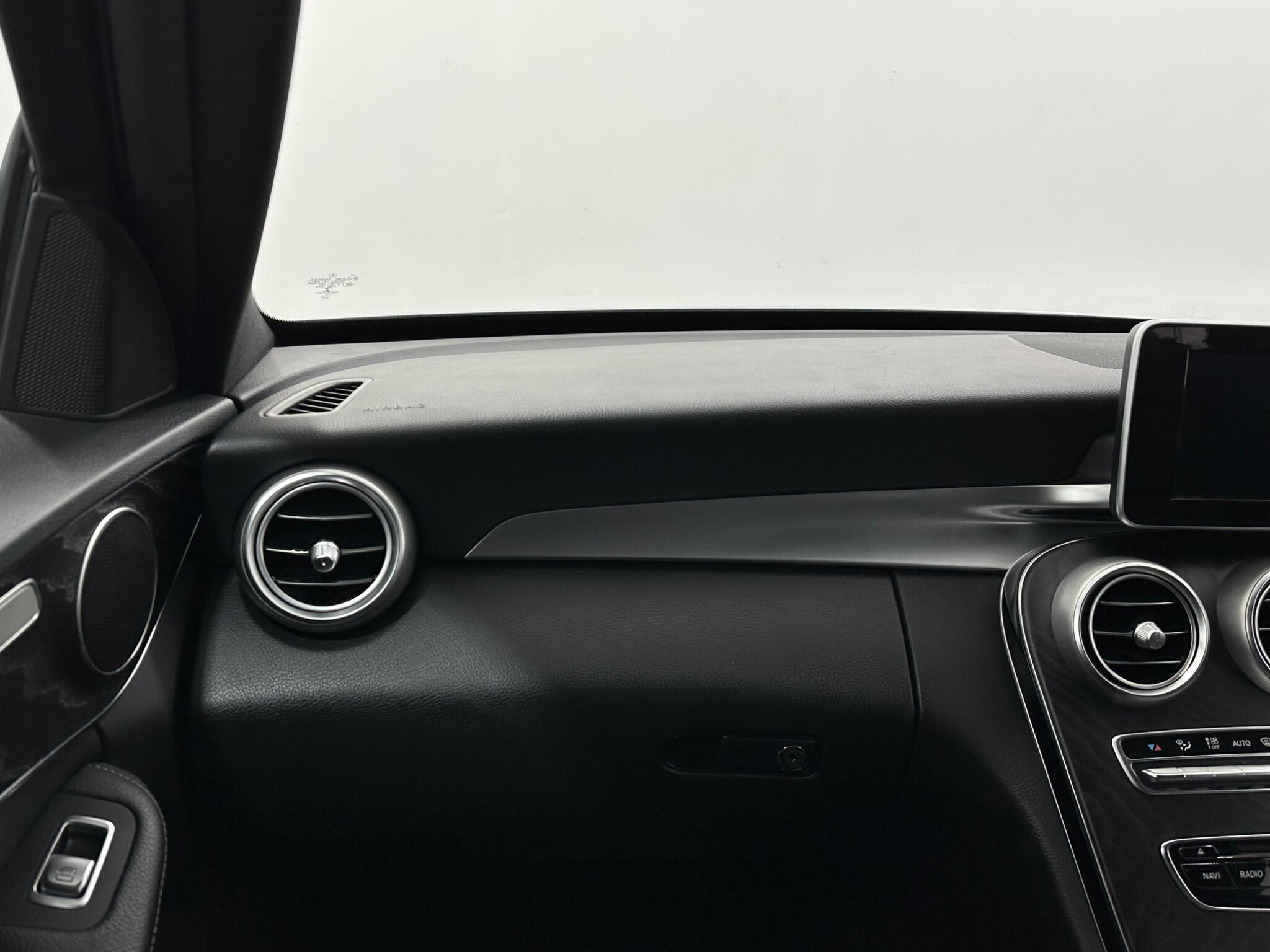 Mercedes-Benz C-Class view 30