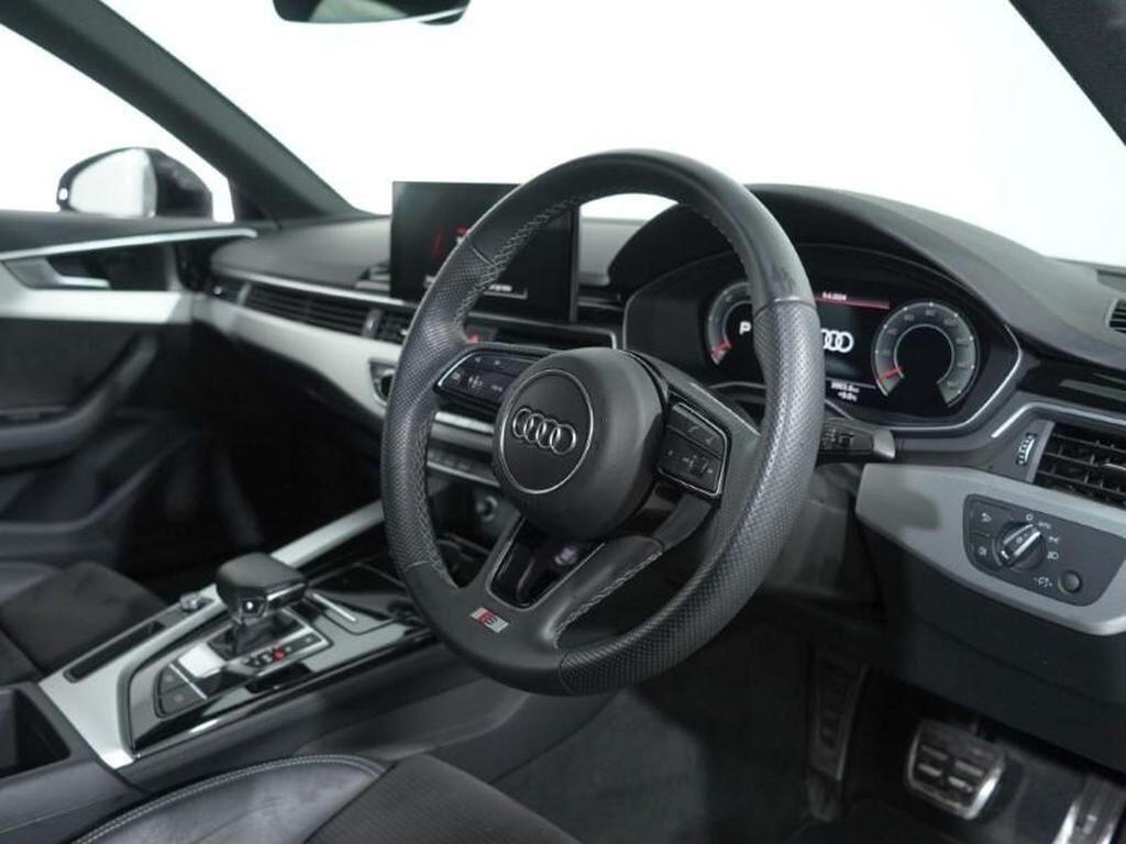 Audi A4 view 8