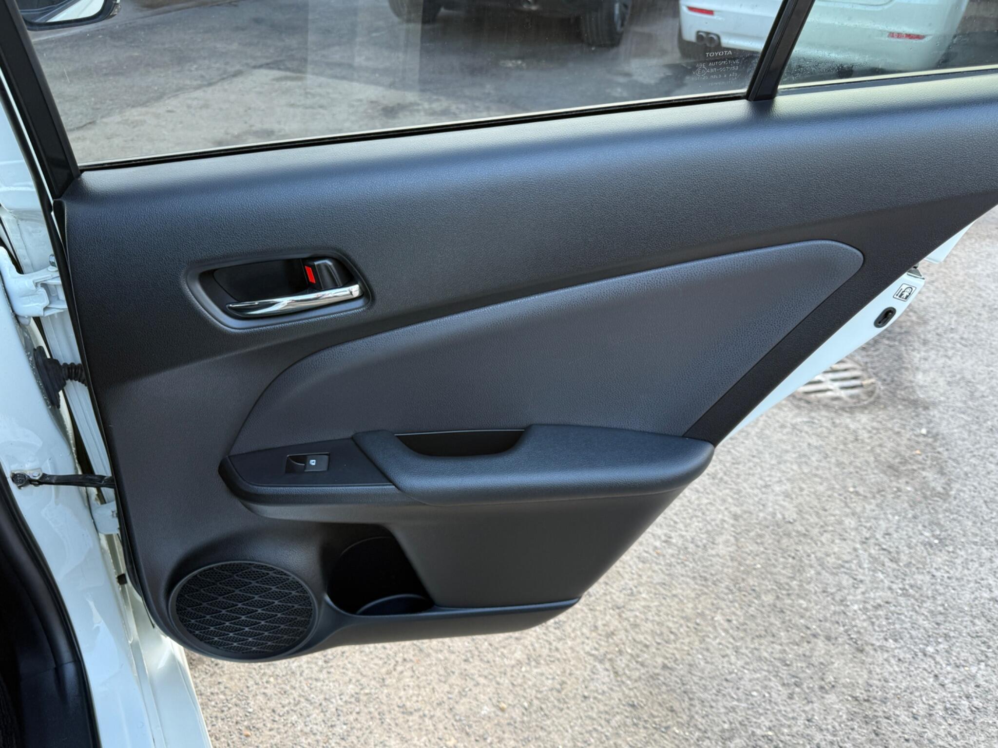 Toyota Prius - Image 44