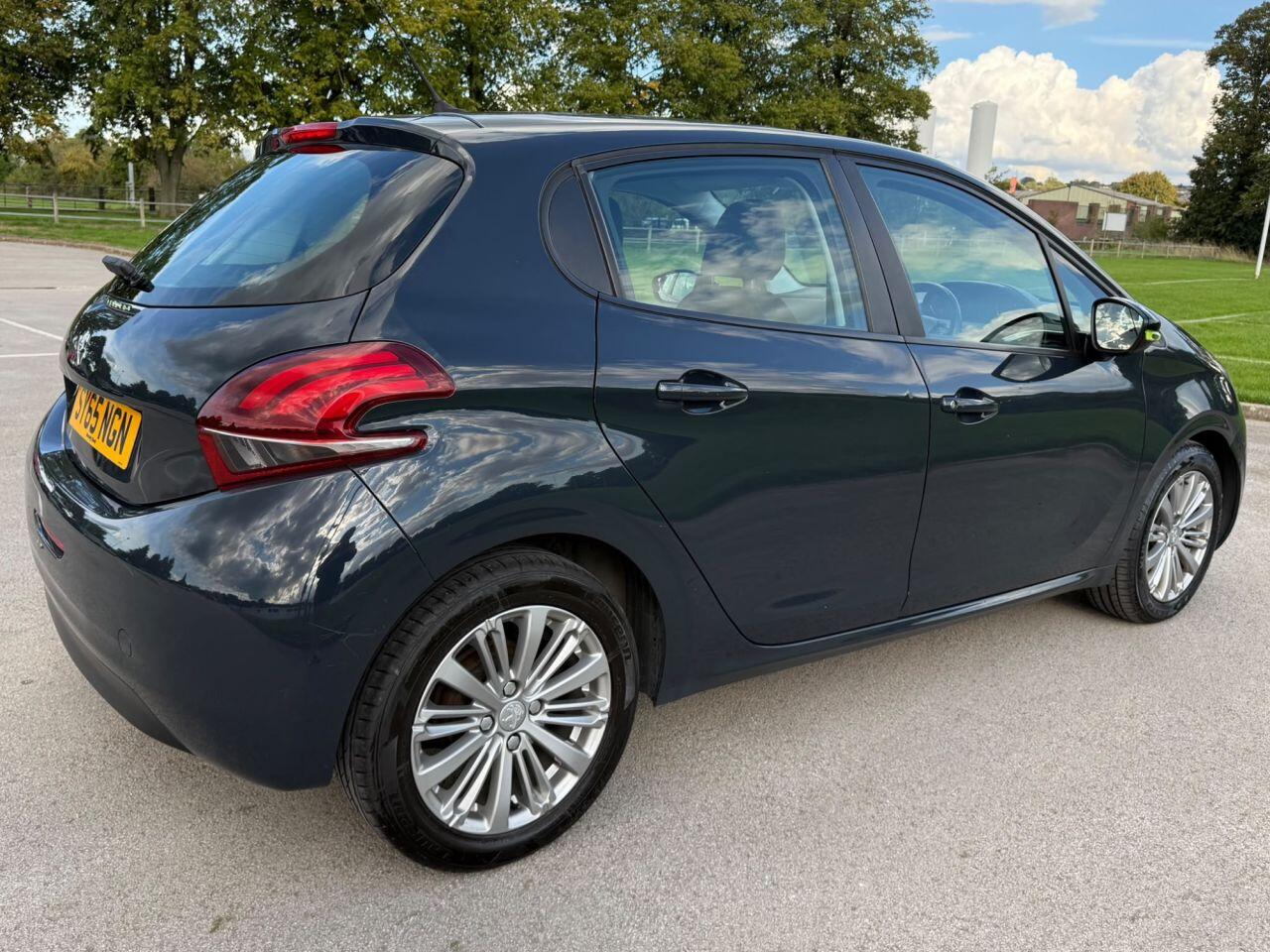 Peugeot 208 view 8