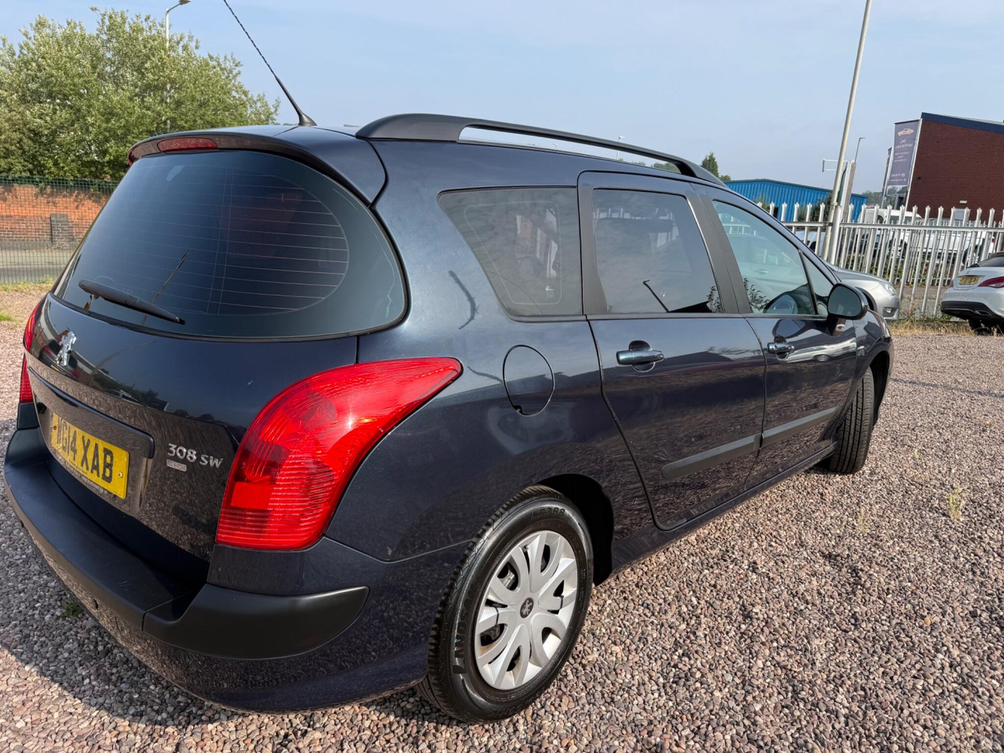 Peugeot 308 view 11