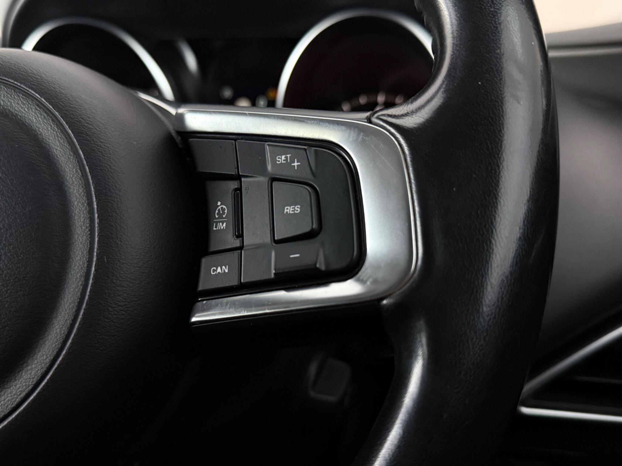 Jaguar Xe view 14