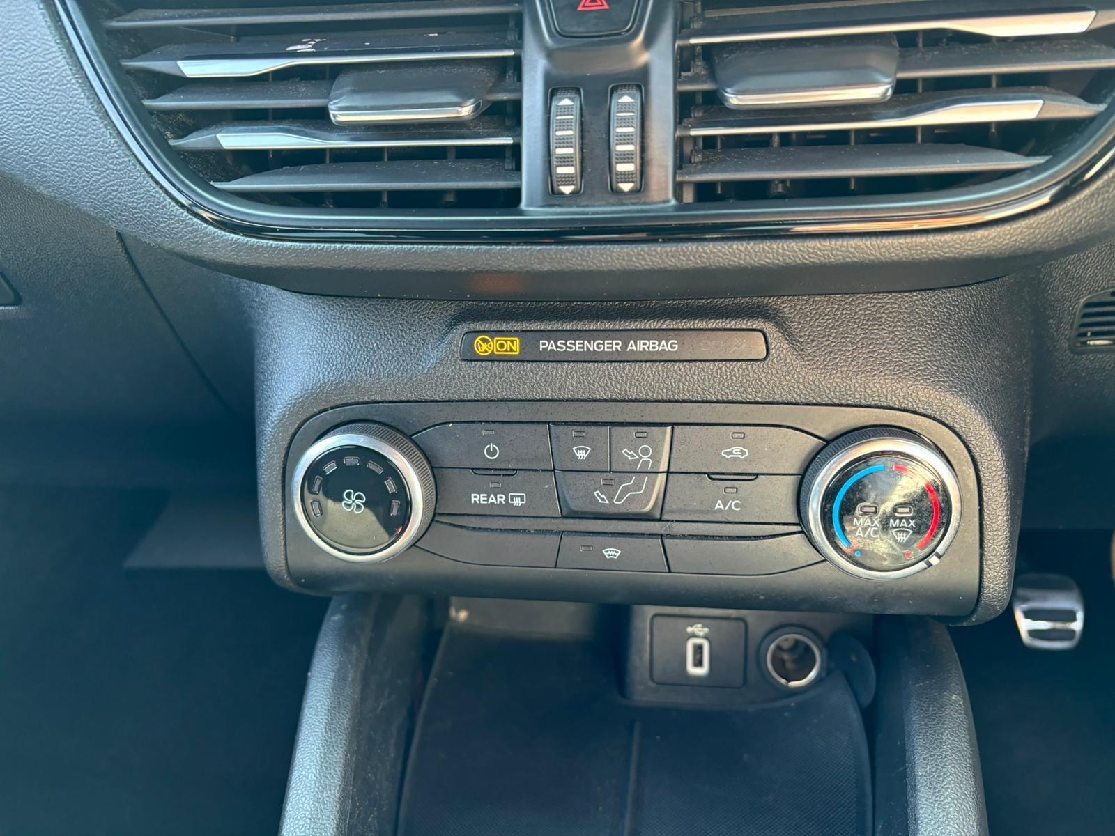 Ford Focus view 15