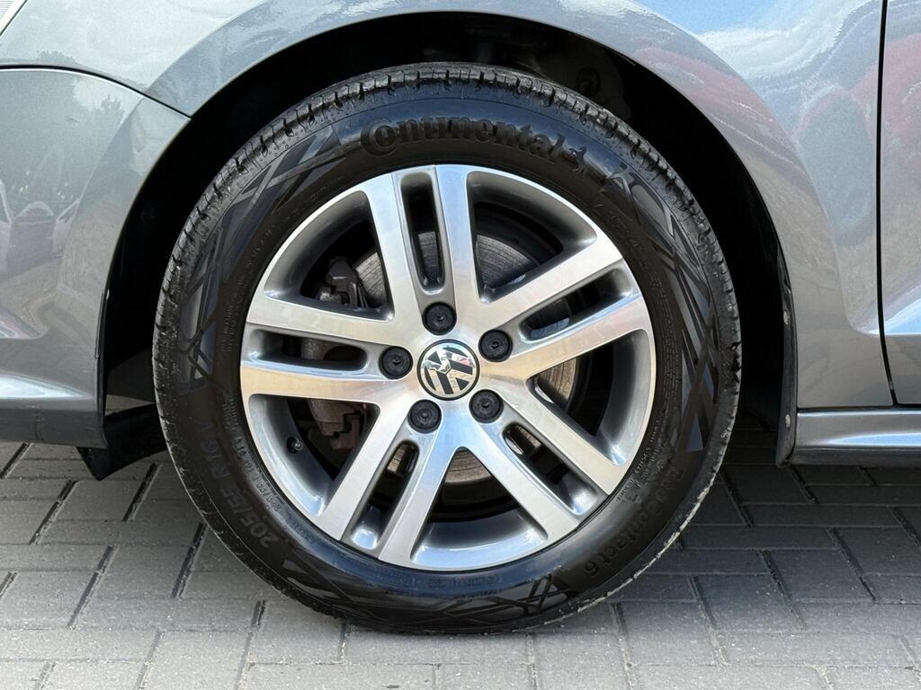 Volkswagen Jetta view 12