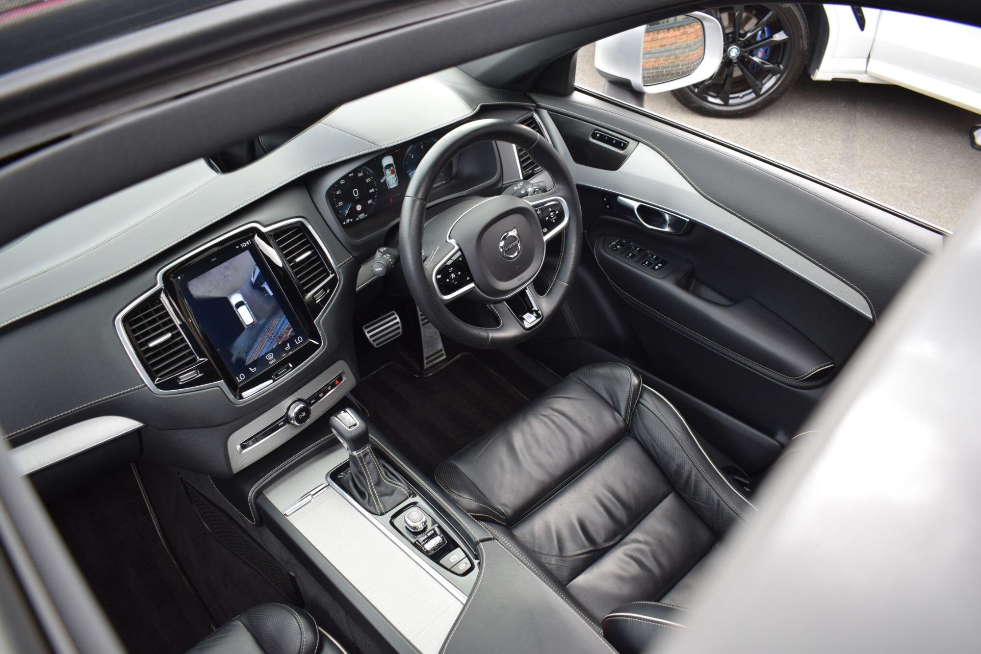 Volvo XC90 view 29