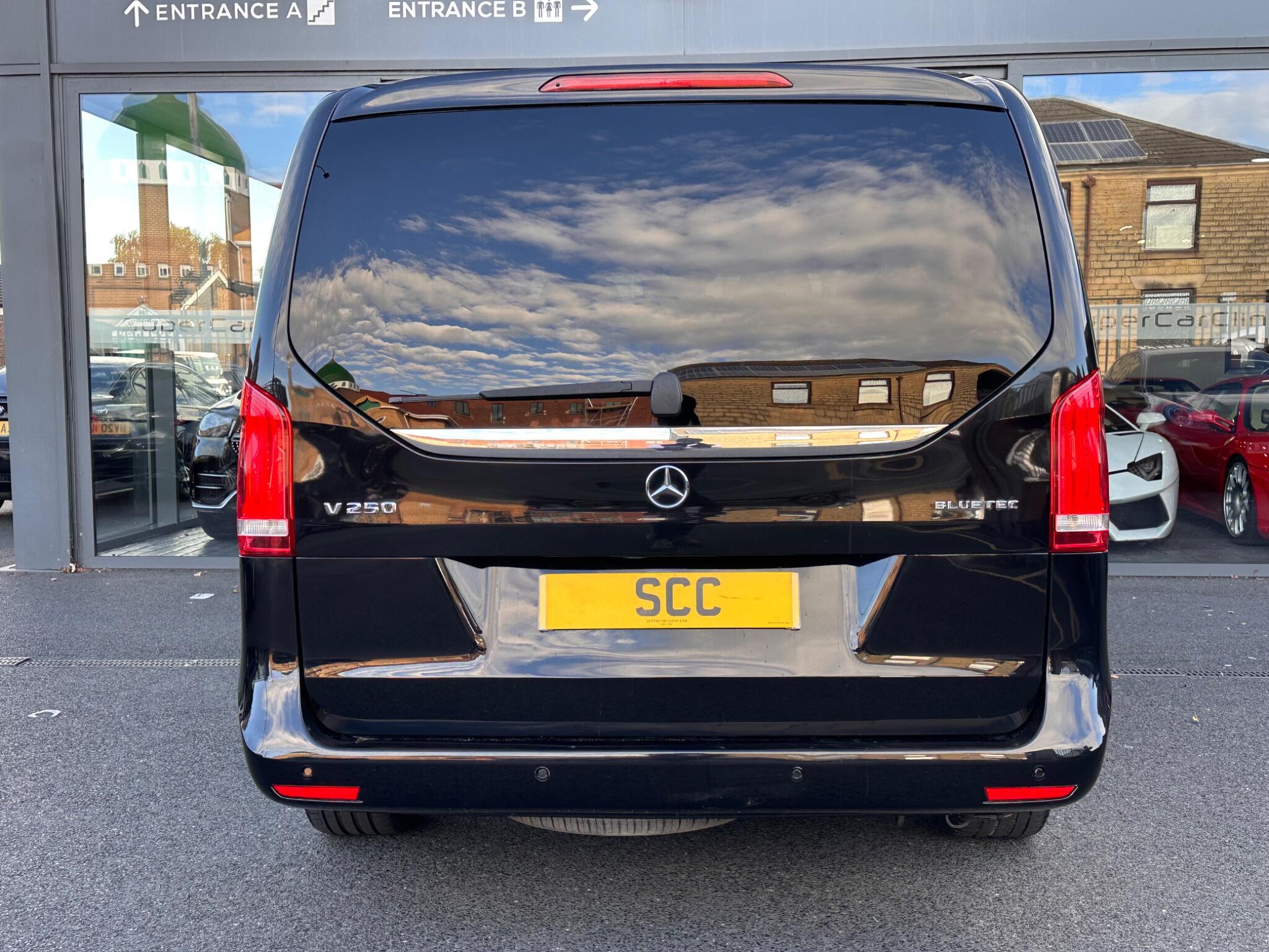 Mercedes-Benz V-Class view 8