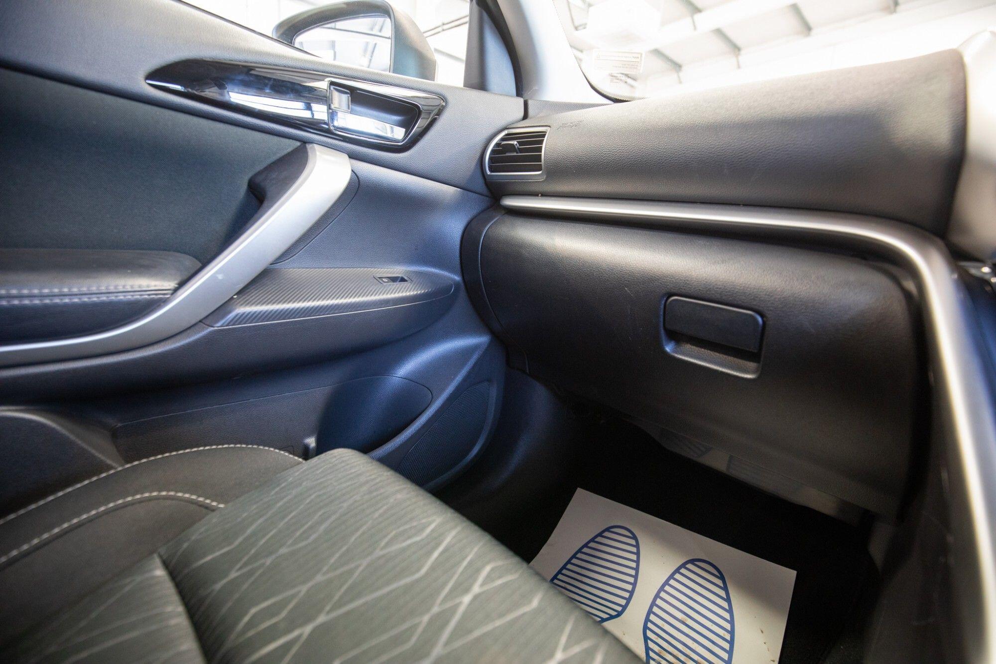Mitsubishi Eclipse Cross view 22