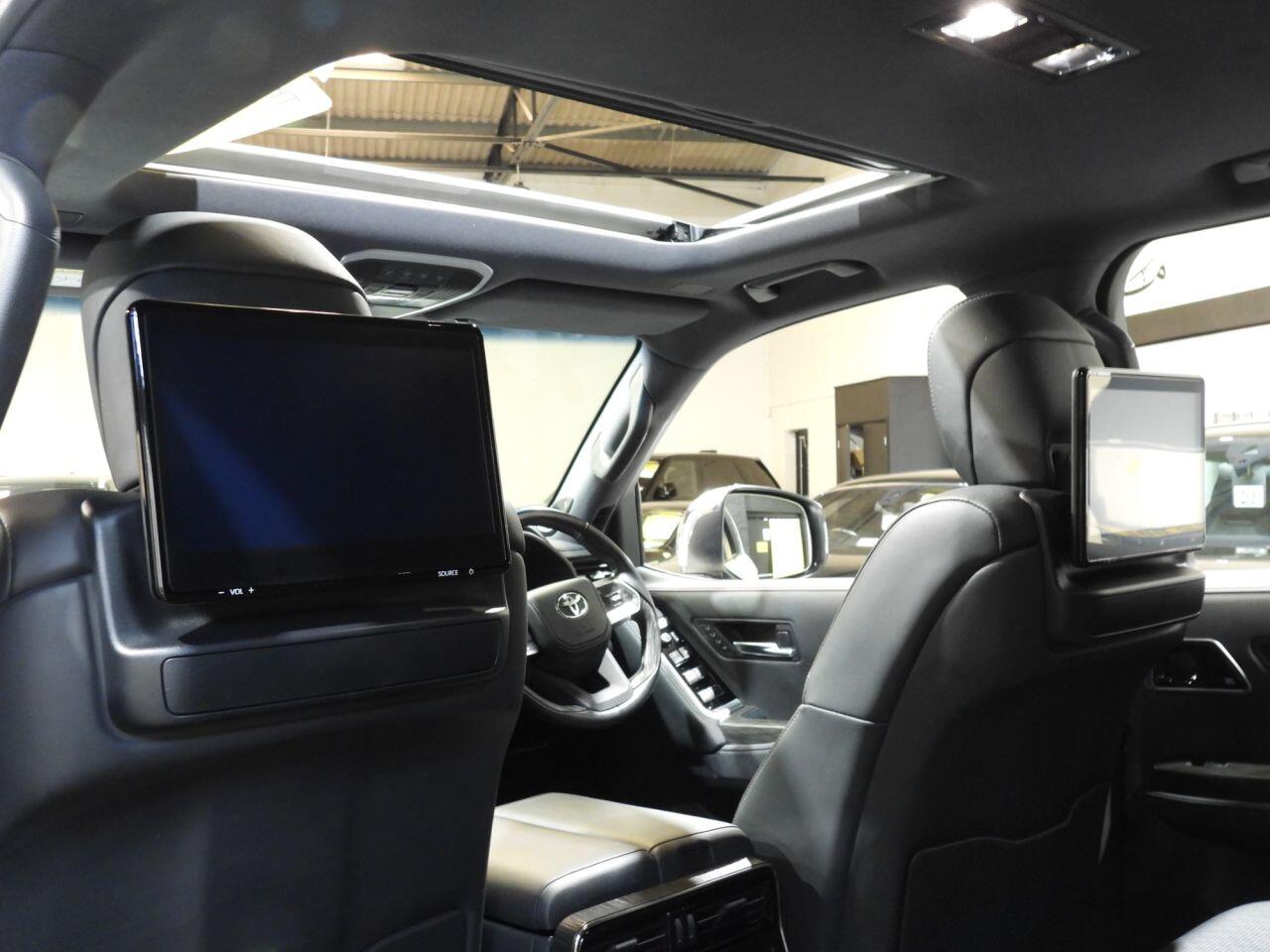 Toyota Land Cruiser view 20