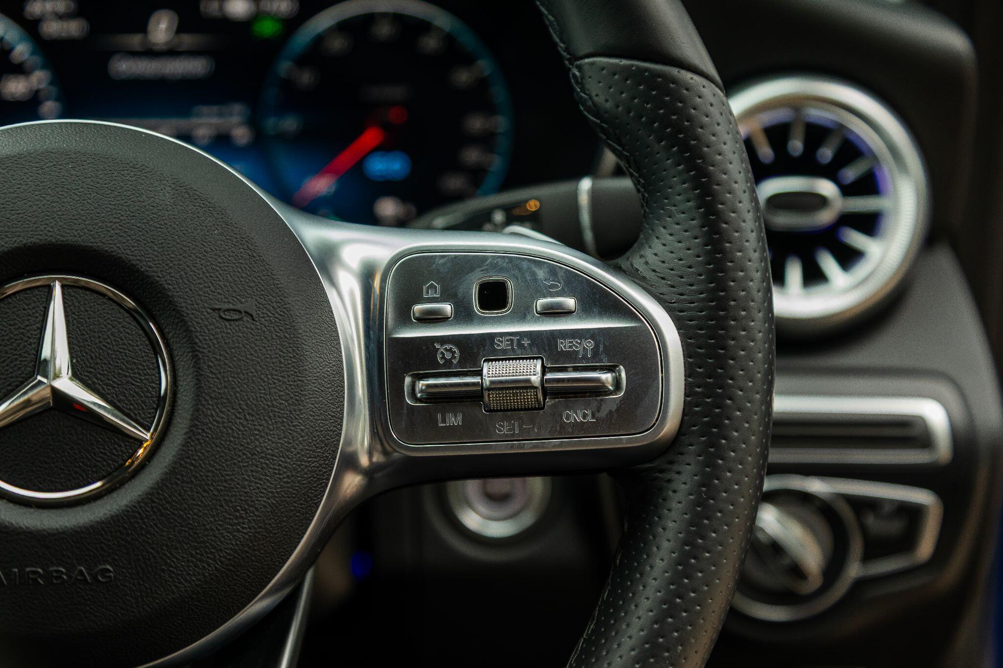 Mercedes-Benz C-Class view 29