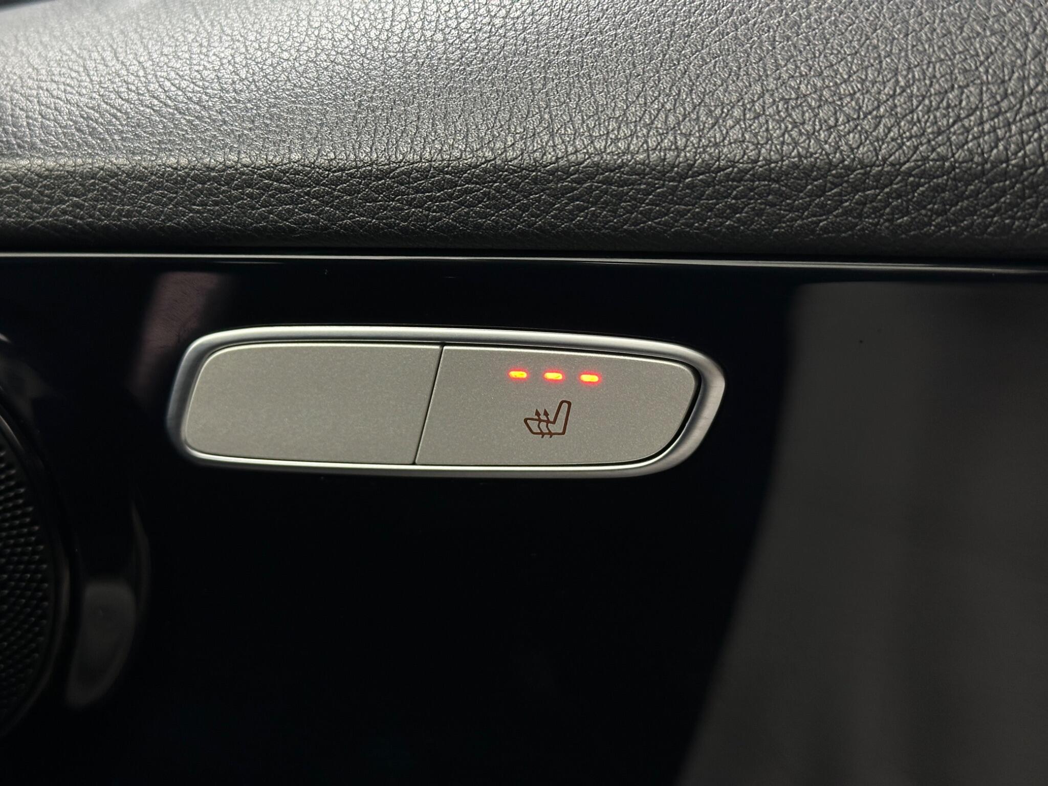 Mercedes-Benz C-Class view 20