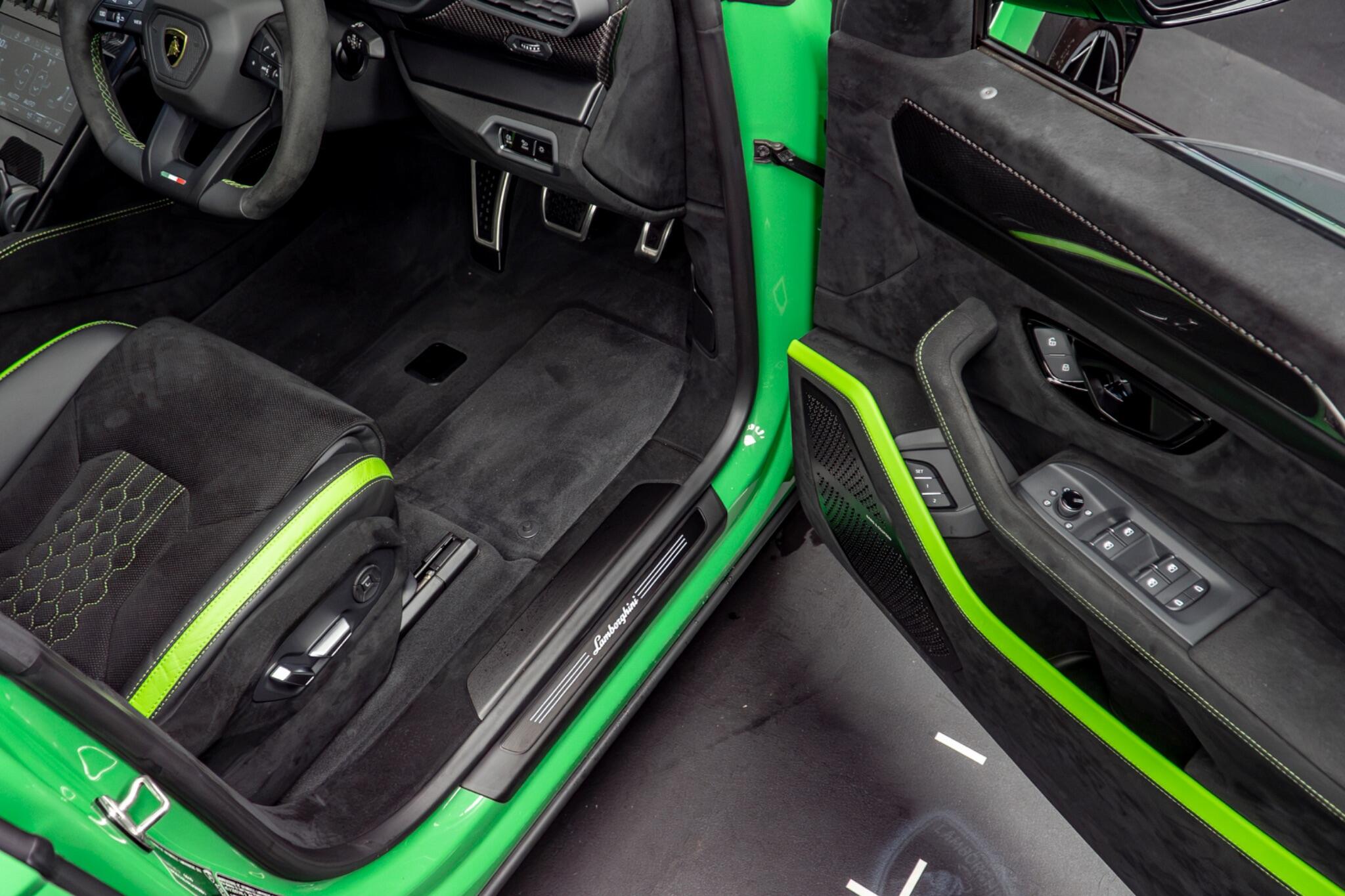 Lamborghini Urus view 29