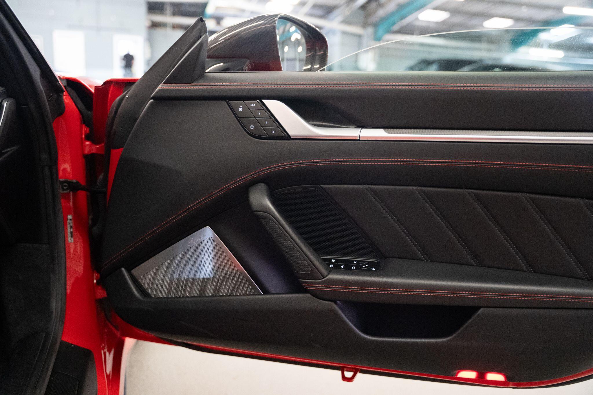 Porsche 911 view 42