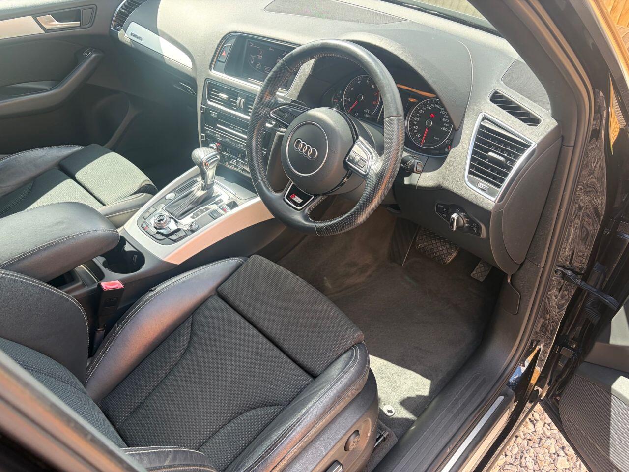 Audi Q5 view 11