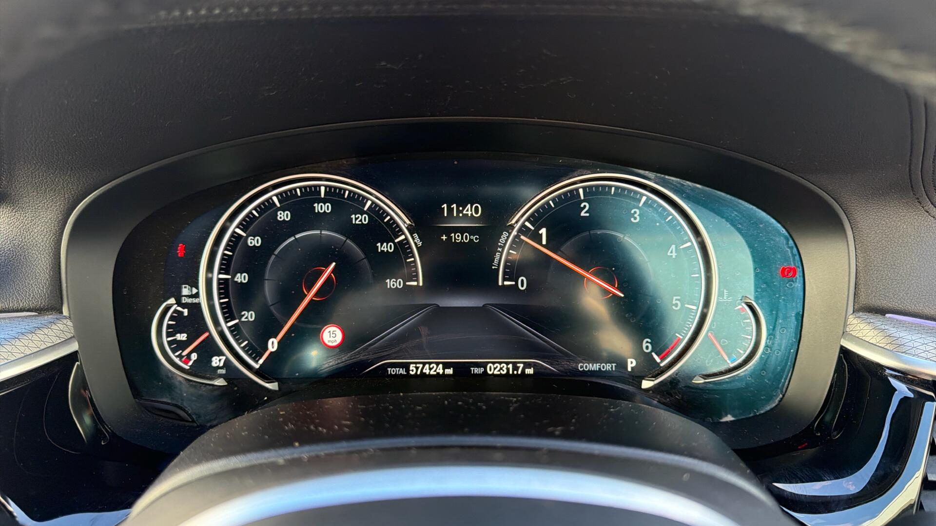 BMW 5 Series view 9