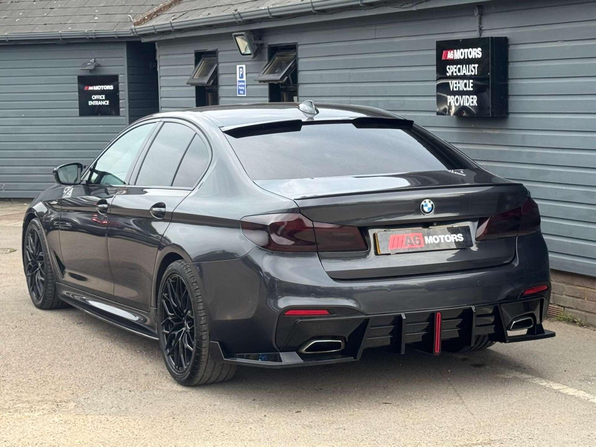 BMW 5 Series view 8