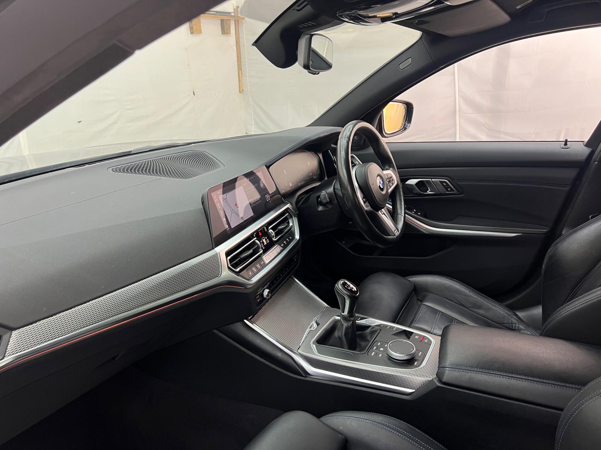 BMW 3 Series view 16