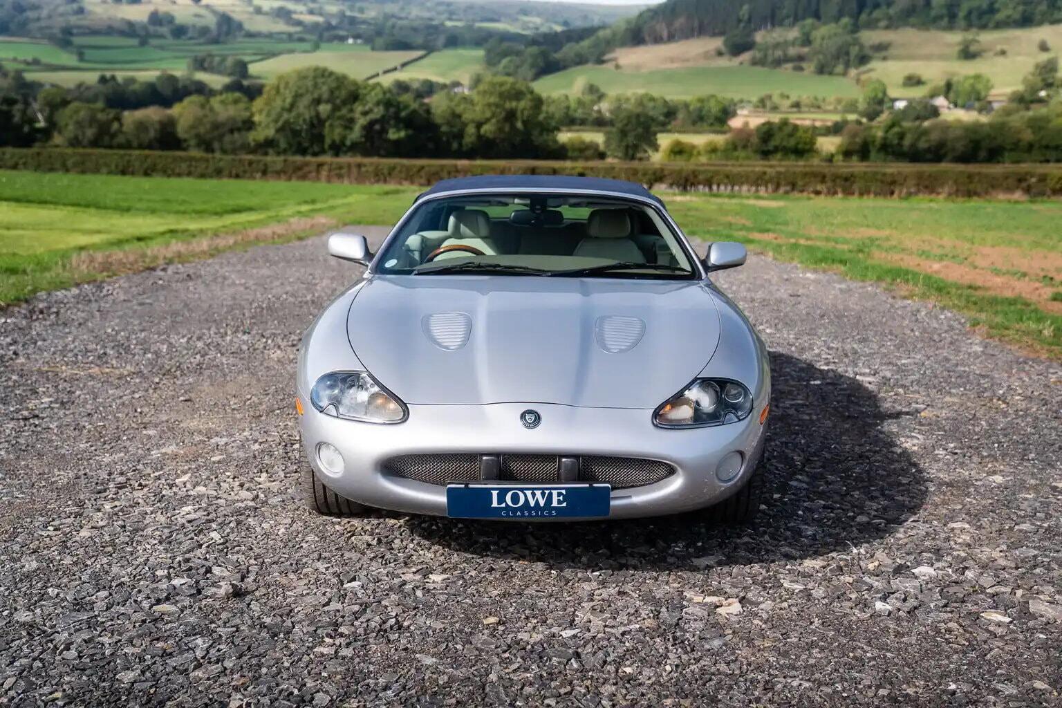 Jaguar XKR view 8