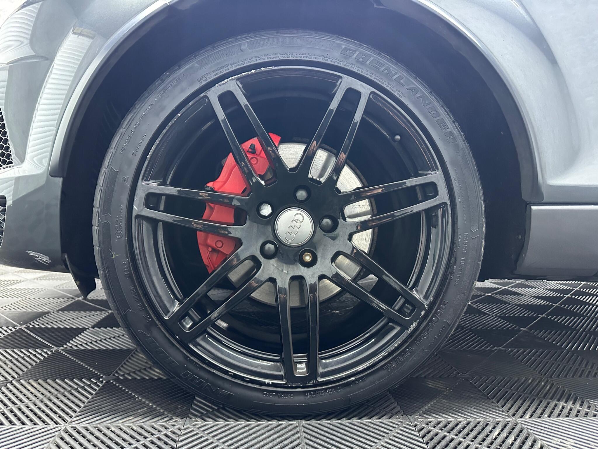 Audi Q7 view 17