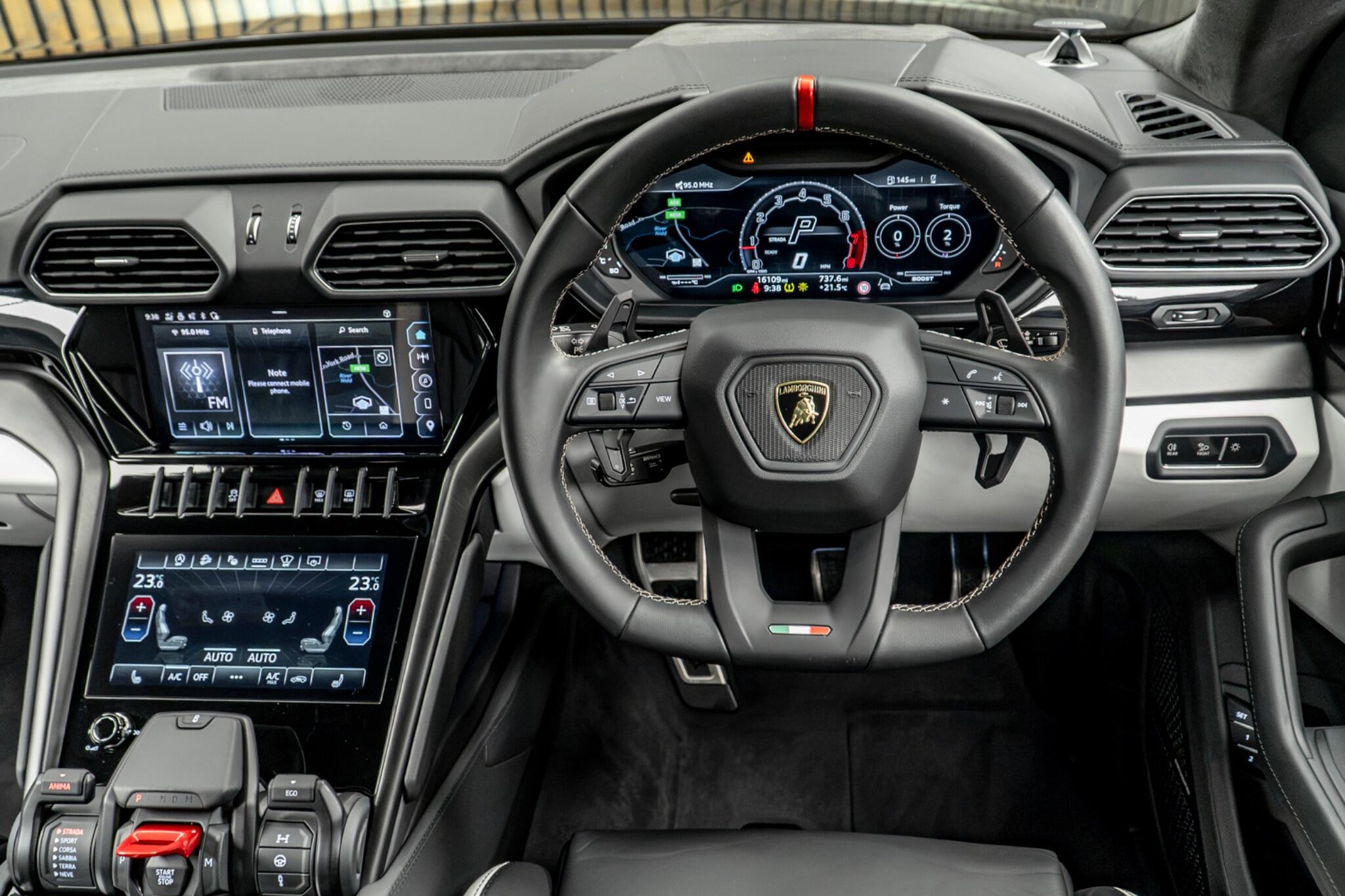 Lamborghini Urus view 26