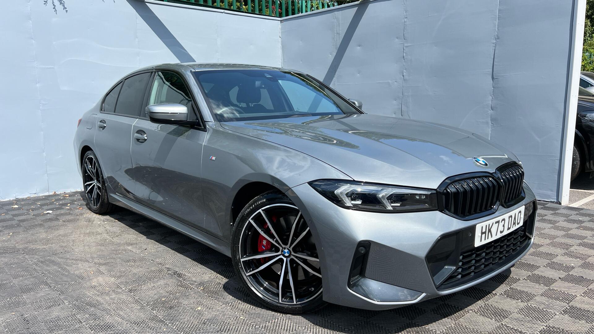 BMW 3 Series view 24