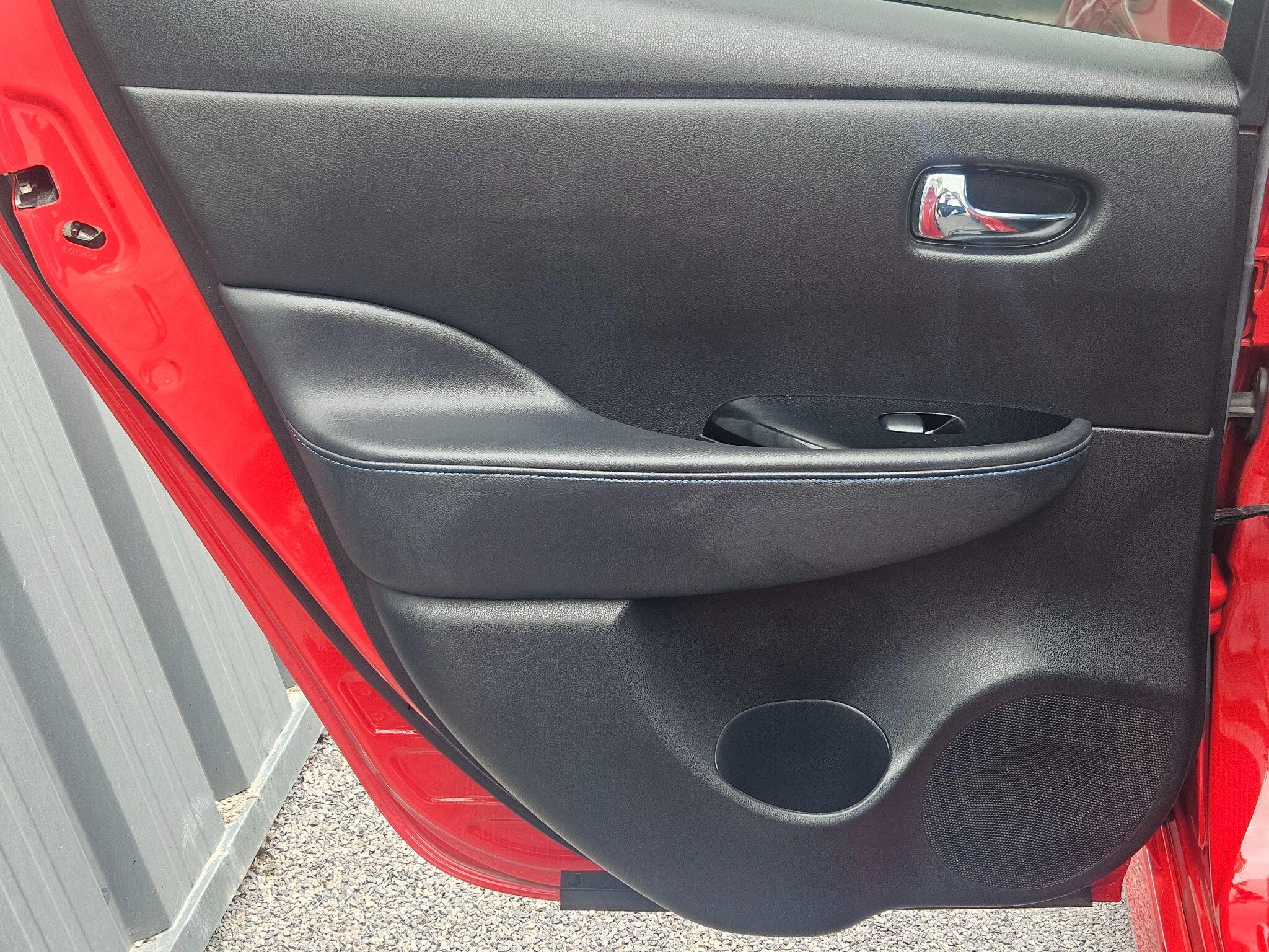 2022 Nissan Leaf image 54