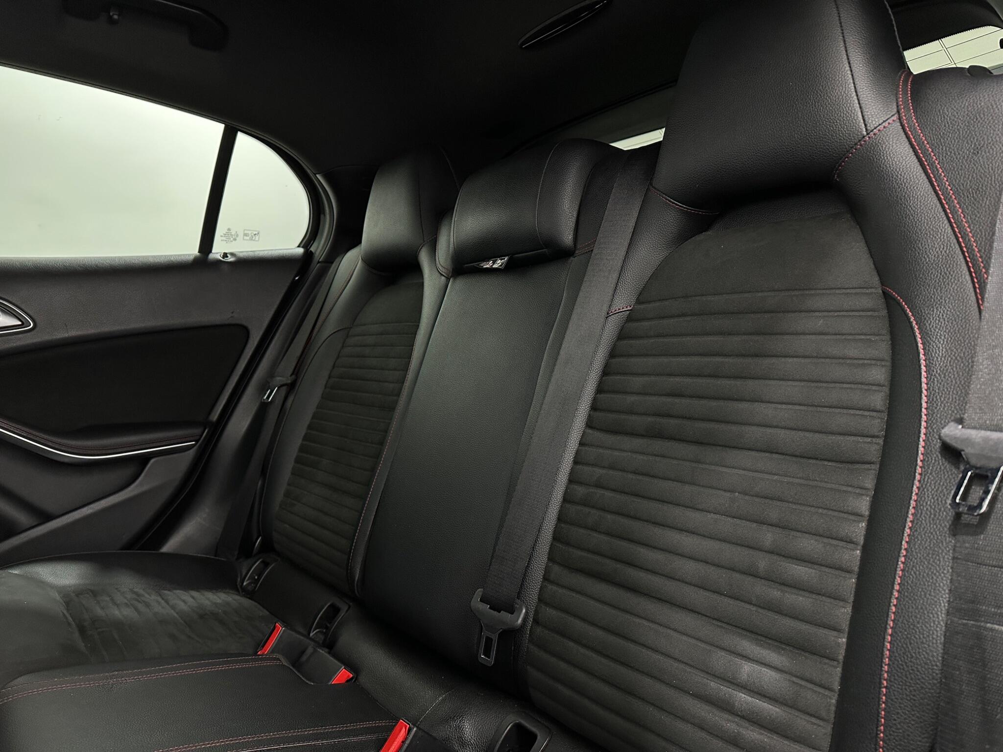 Mercedes-Benz Gla view 39