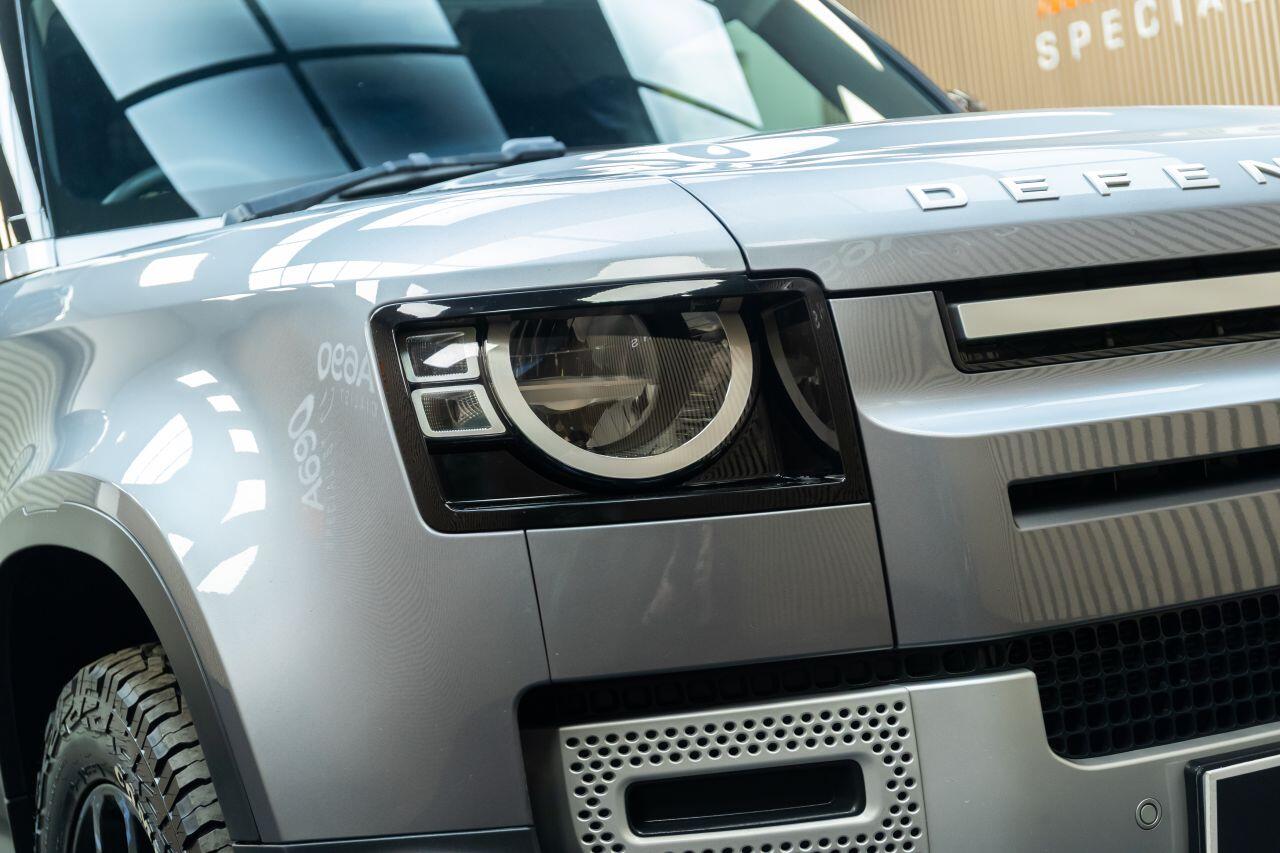 Land Rover Defender 110 view 41