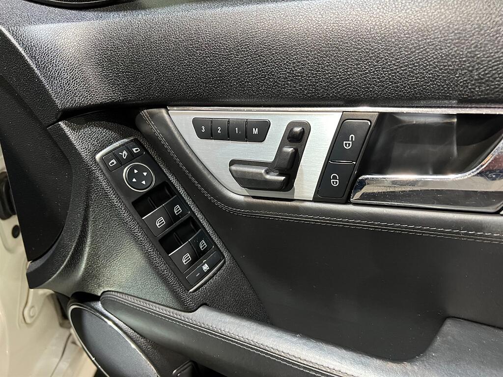 Mercedes-Benz C-Class view 18