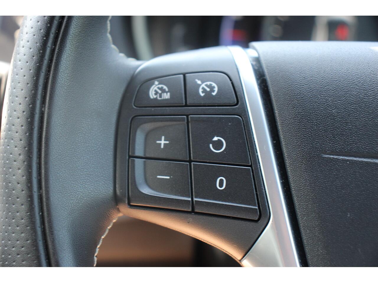 Volvo V40 view 26
