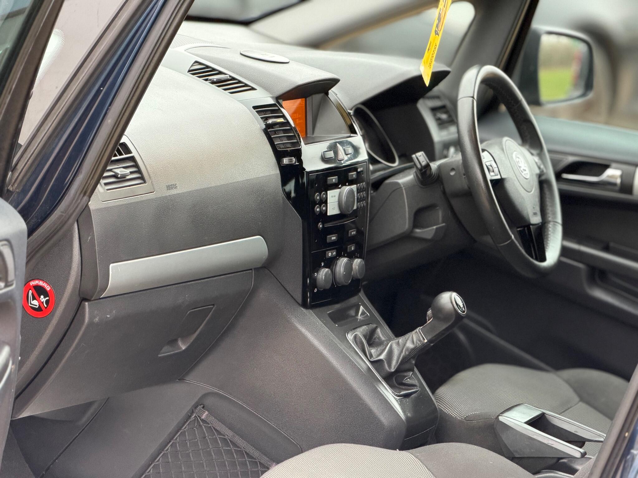 2012 Vauxhall Zafira 1.6 16V Excite Euro 5 5dr image 17