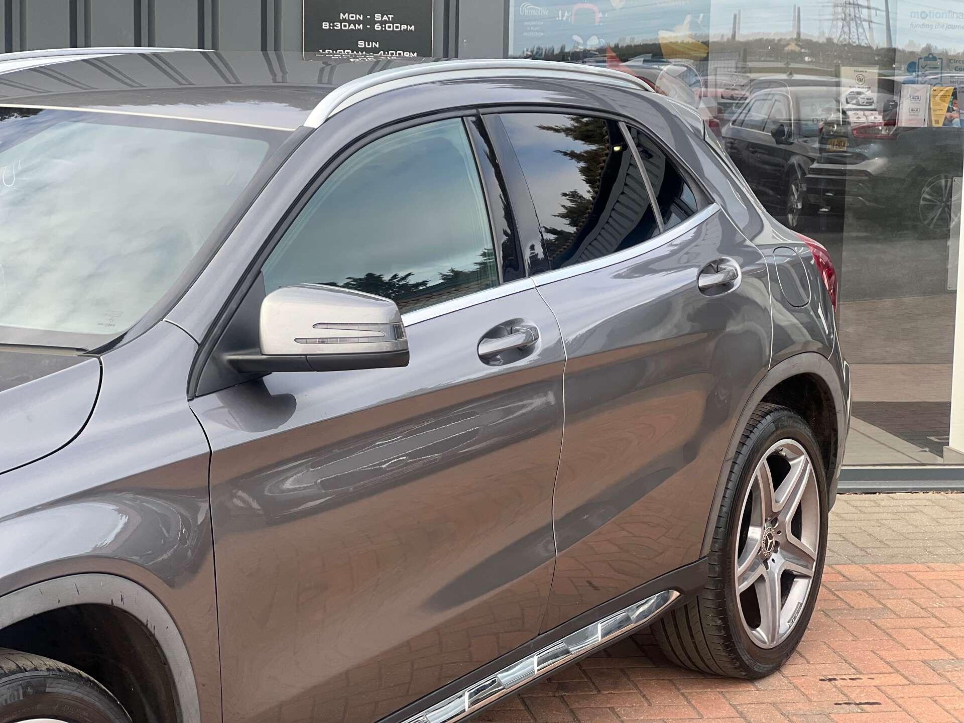 Mercedes-Benz GLA view 3